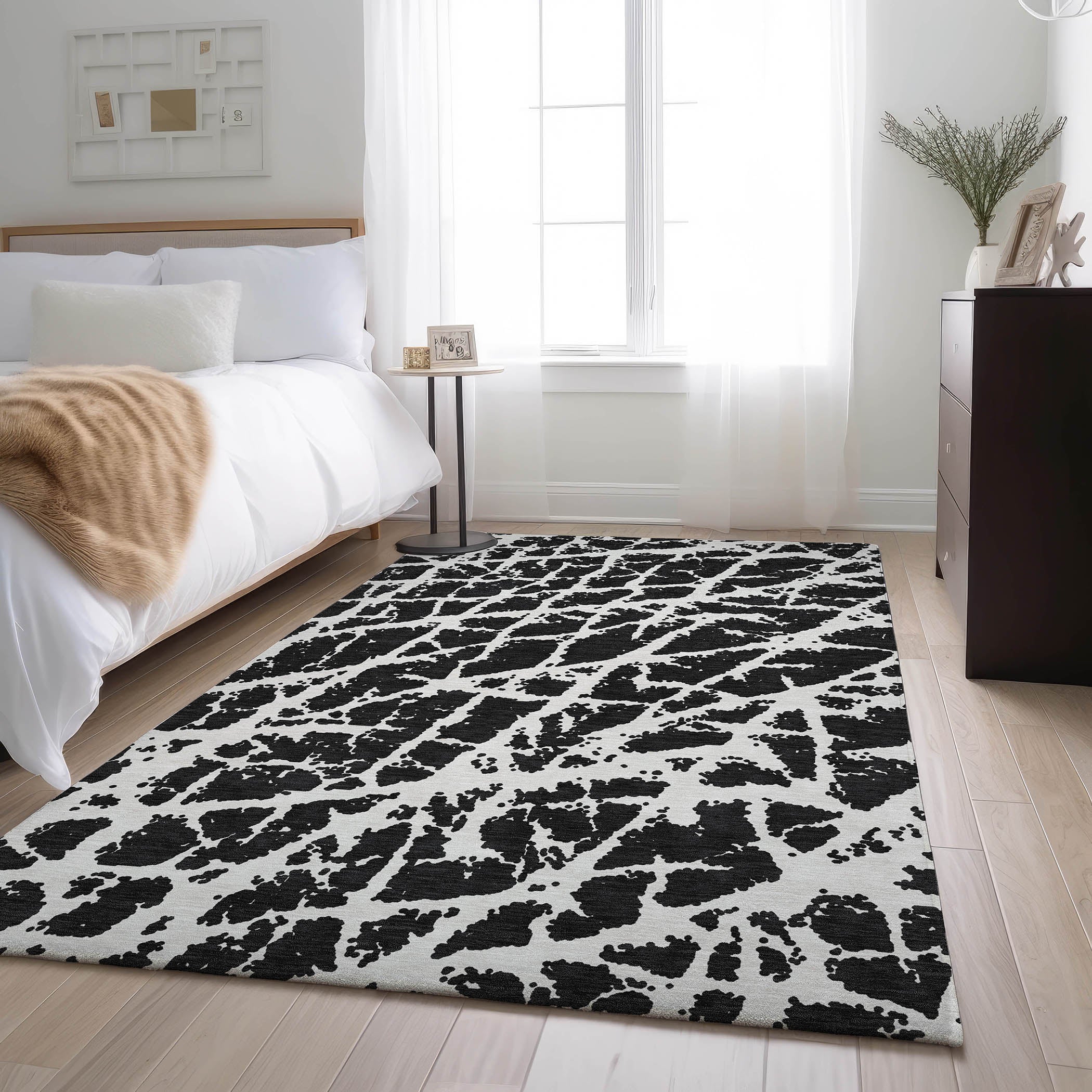 Siena Machine Washable Transitional Black Rug 2'6" x 3'10" #shape_Rectangle