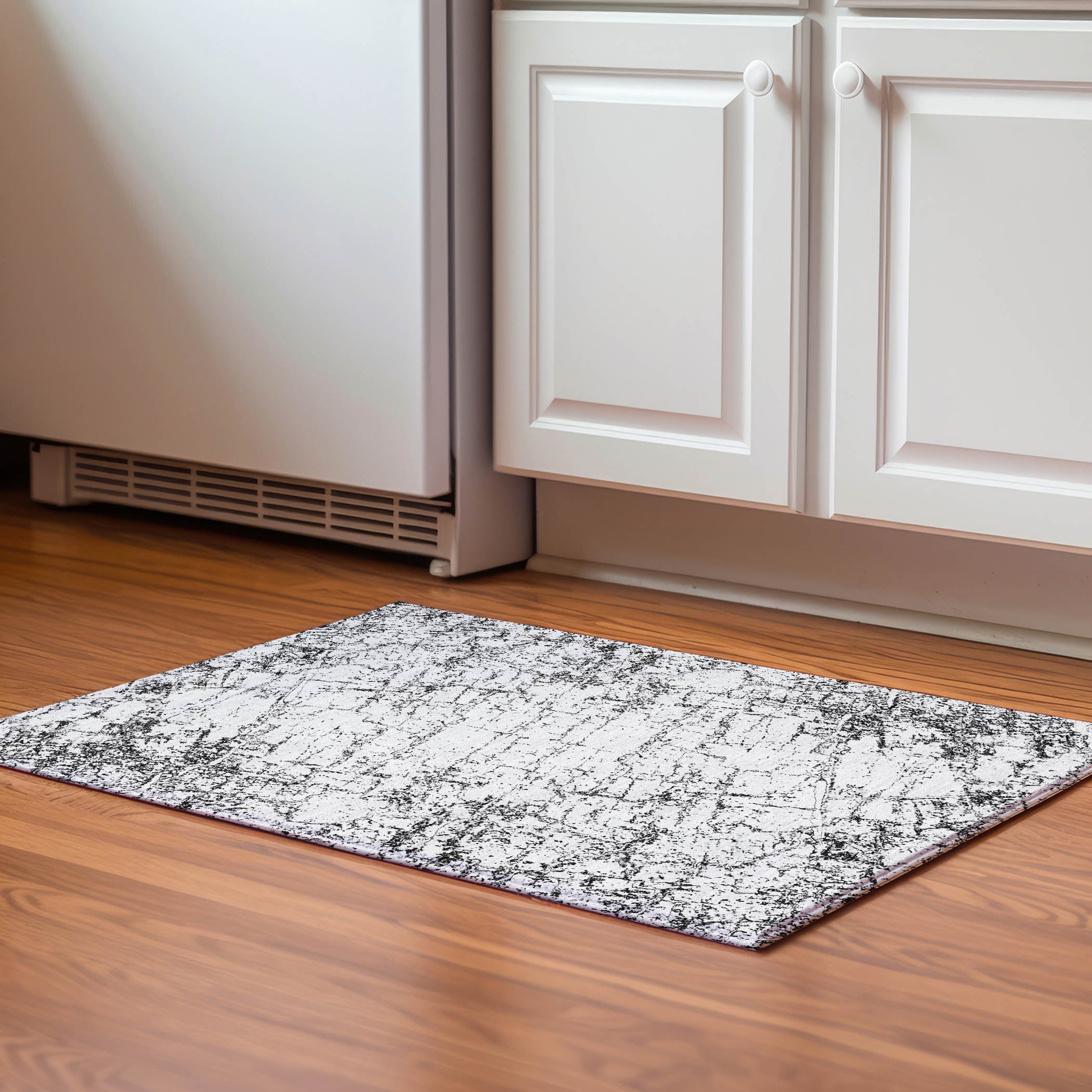 Porto Machine Washable Transitional Black Rug 1'8" x 2'6" #shape_Rectangle