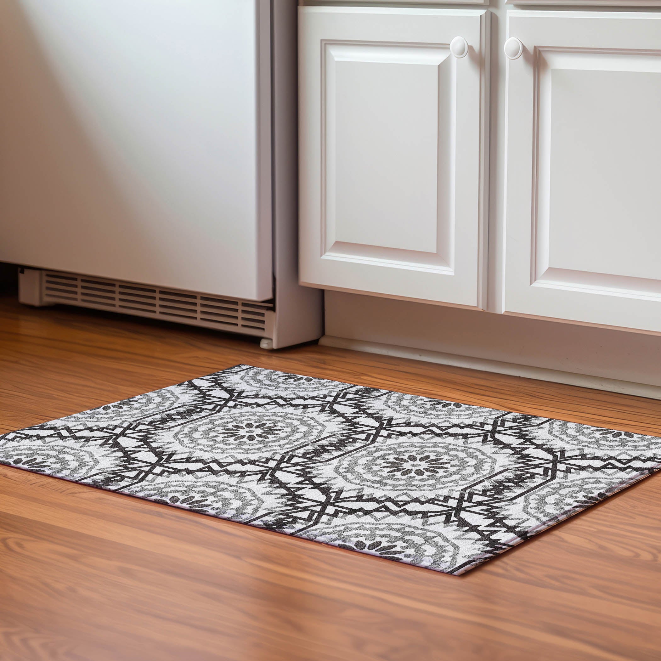 Antigua Machine Washable Transitional White Ivory Rug 1'8" x 2'6" #shape_Rectangle