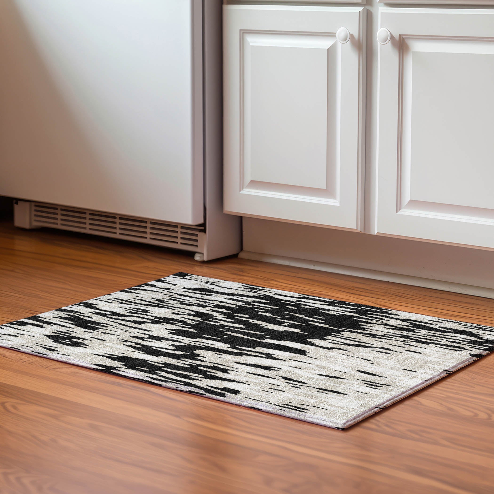 Porto Machine Washable Transitional Black Rug 1'8" x 2'6" #shape_Rectangle