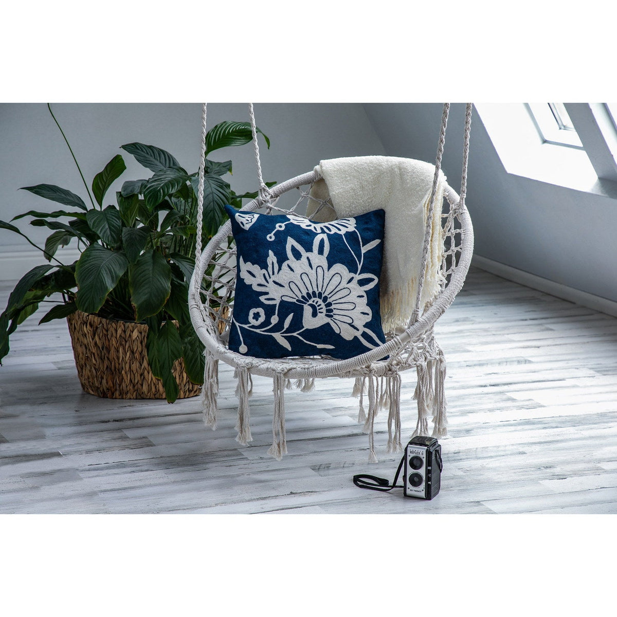 Crewel Cotton Cushion Floral Blue/White 2