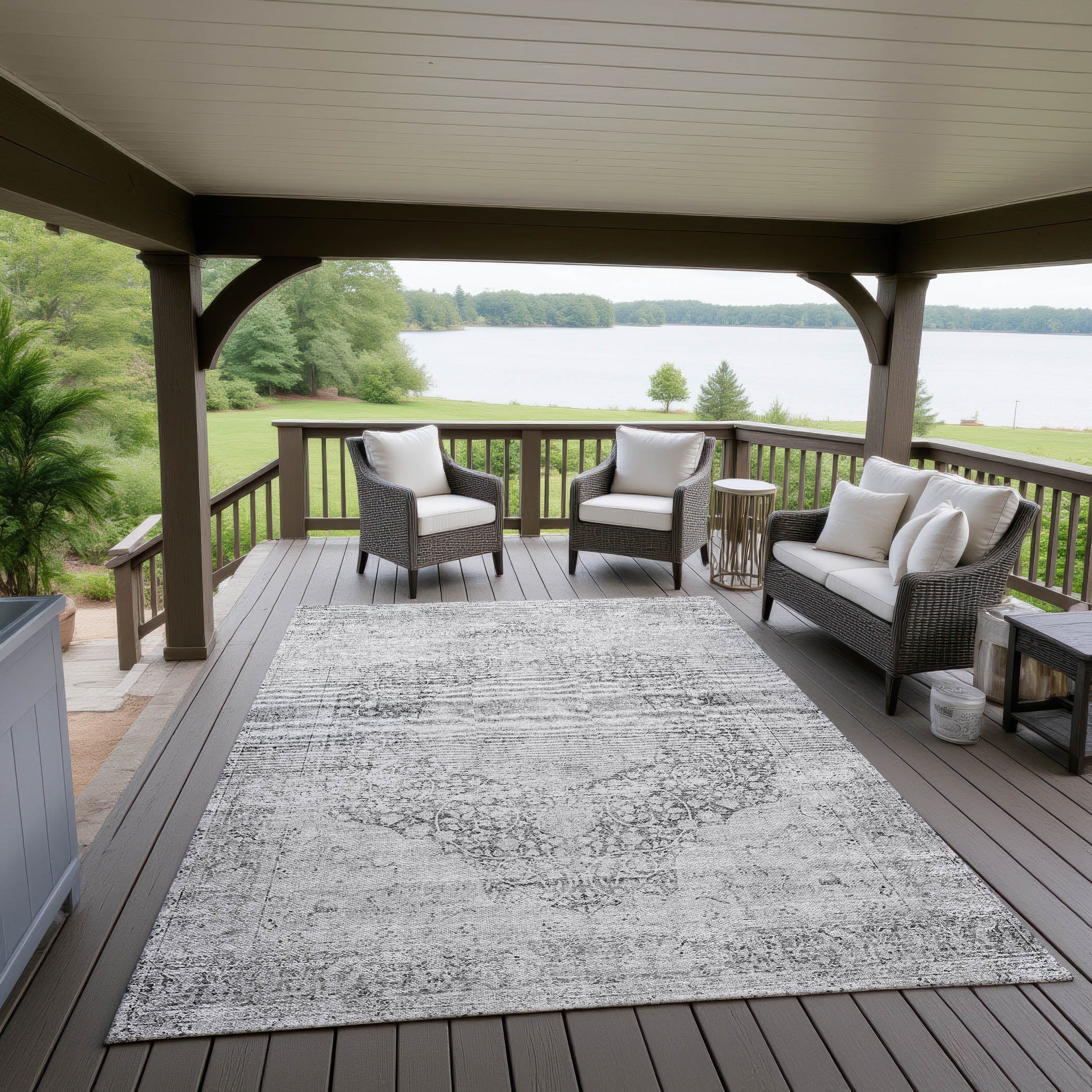 Indoor/Outdoor Traditional KJ8 Gray Rug 2'6" x 3'10" #shape_Rectangle