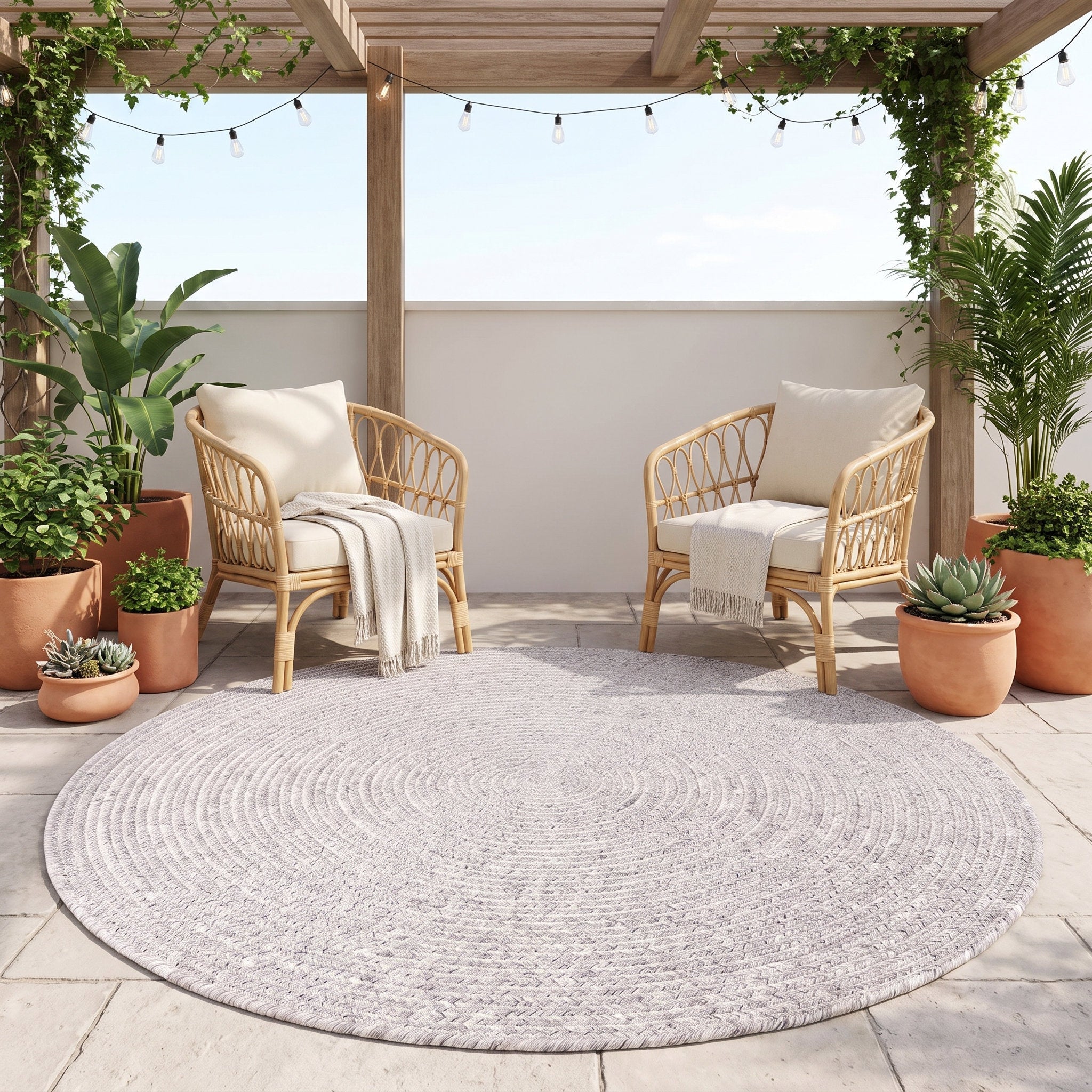 Angier Braided Indoor/Outdoor Rug - Ivory / Gray Round 5' Round #shape_Round