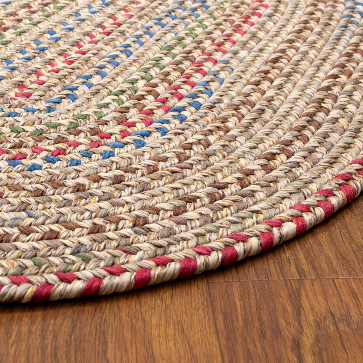 Braided edge and thickness of the Sandy Beige Portsmouth rug