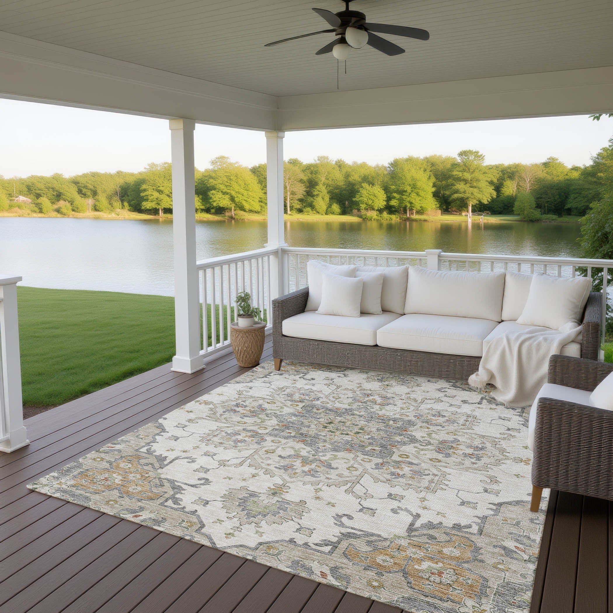 Indoor/Outdoor Traditional SR6 Ivory Rug 2'6" x 3'10" #shape_Rectangle