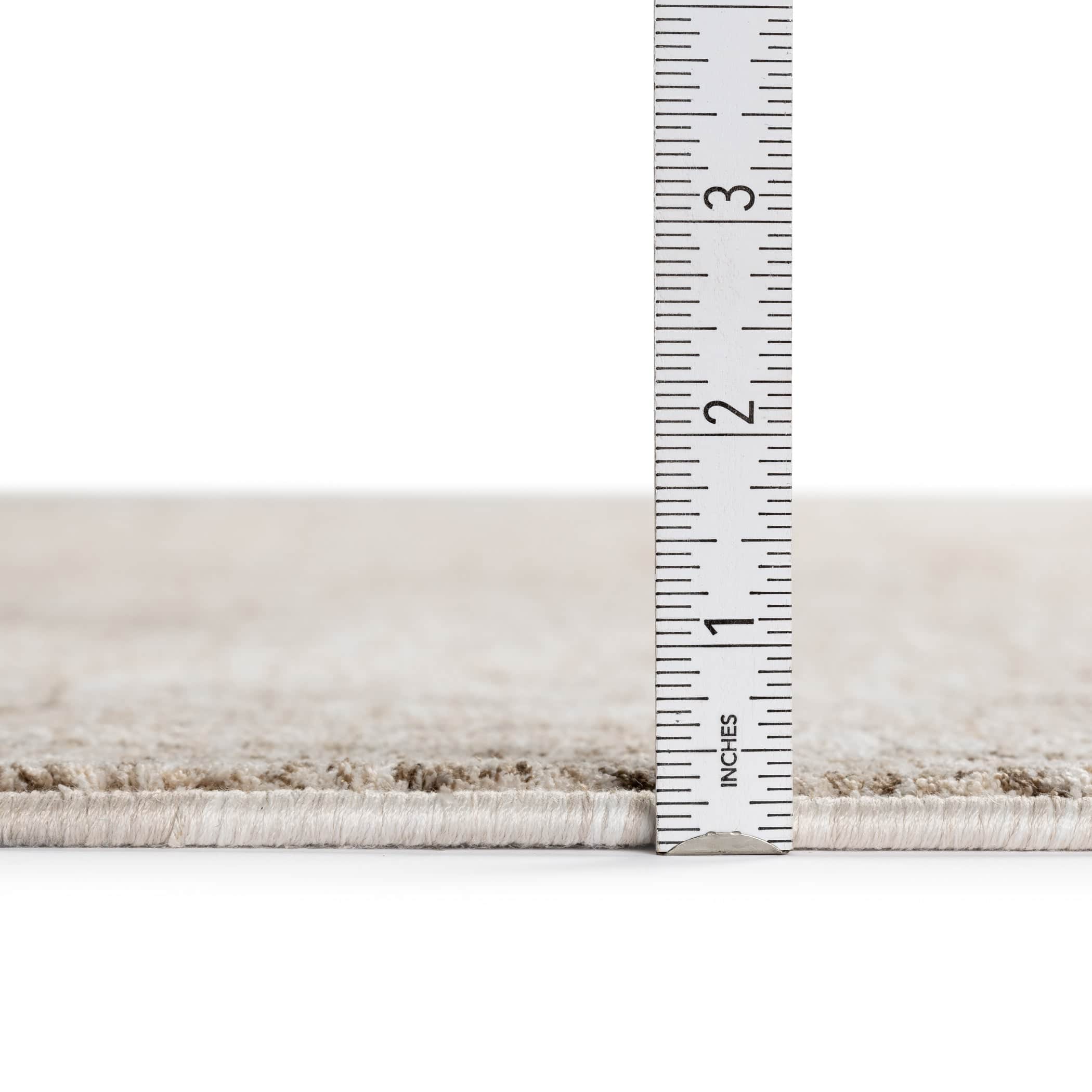 Traditional VI2 Ivory Rug 1'8" x 2'6" #shape_Rectangle