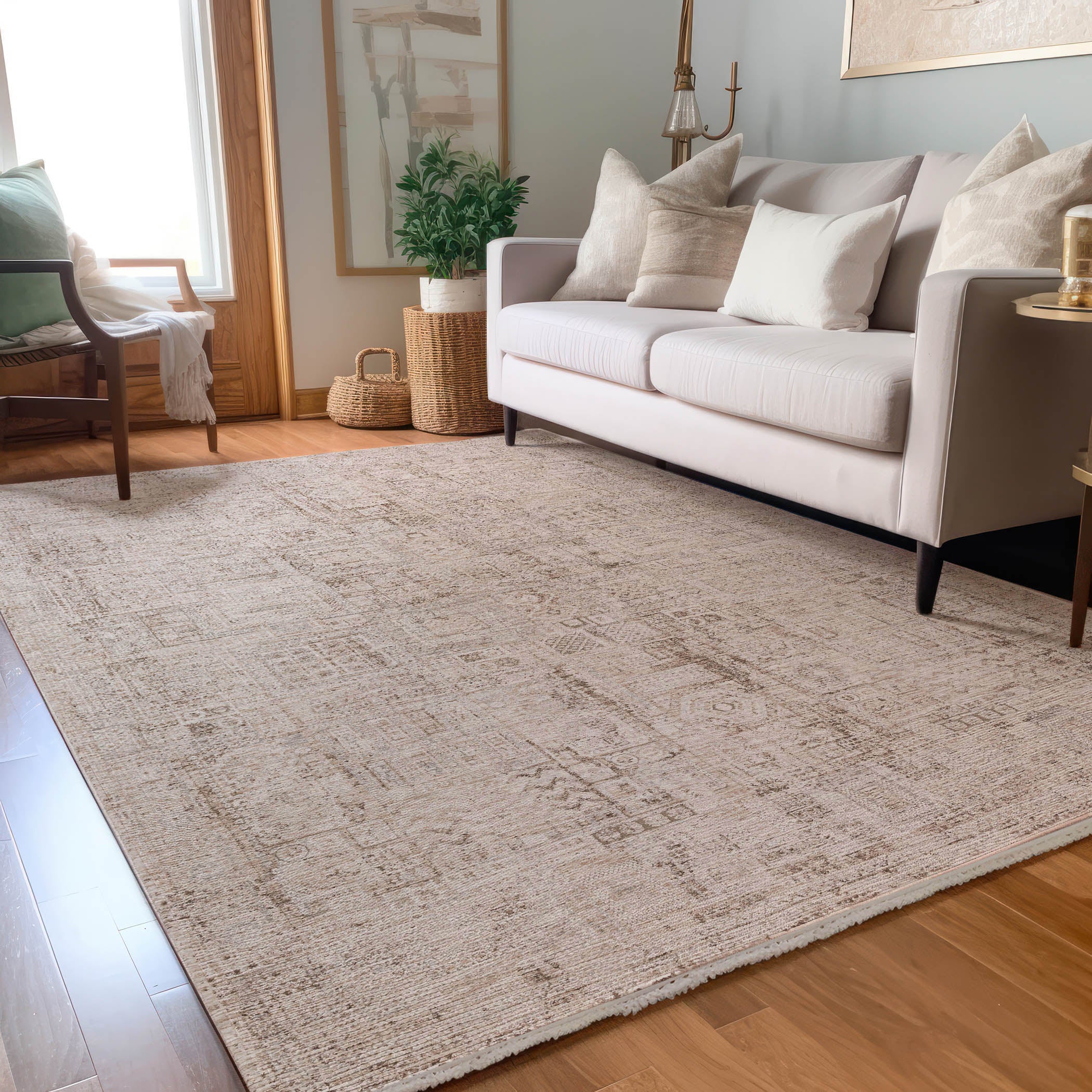 Traditional VI2 Ivory Rug 1'8" x 2'6" #shape_Rectangle