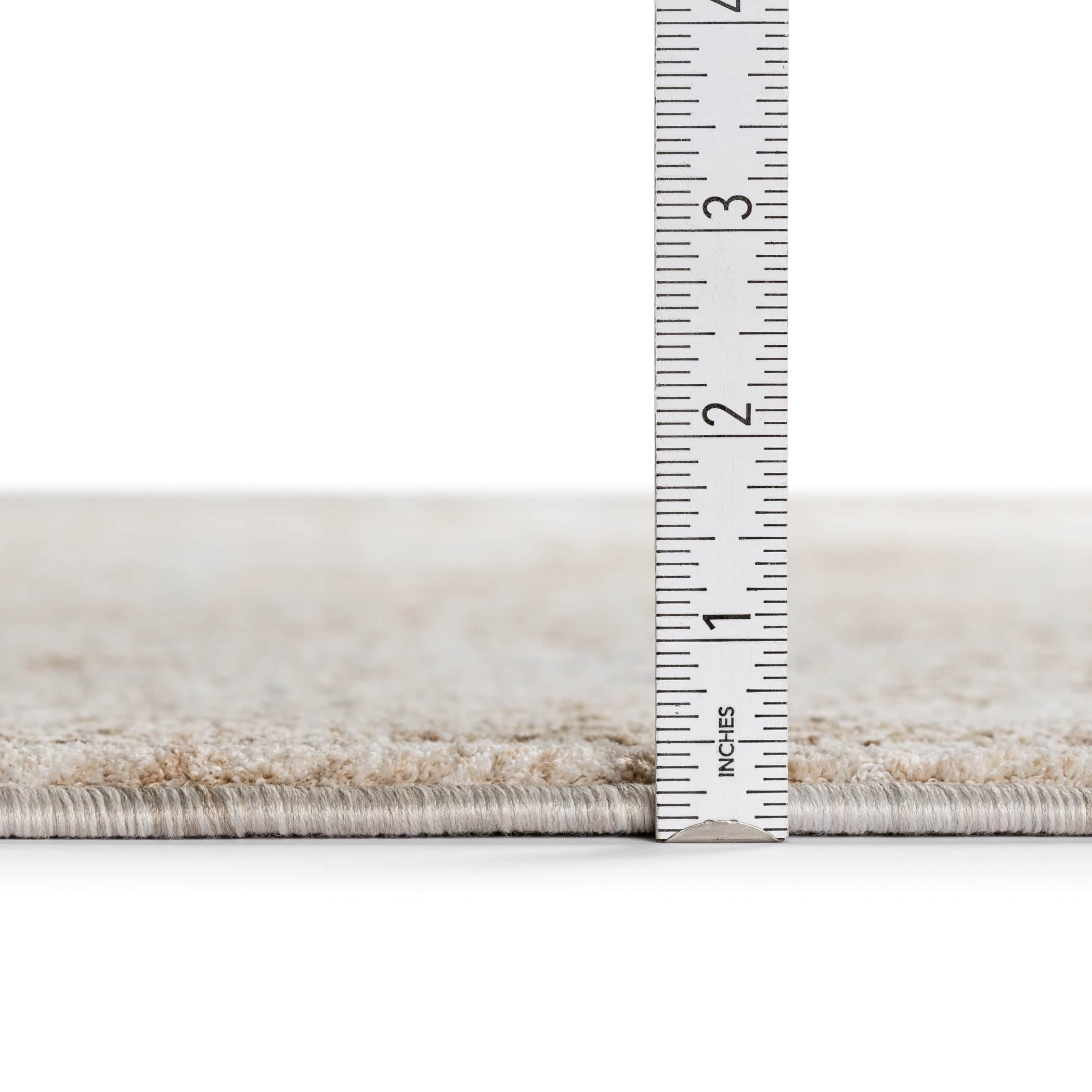 Traditional VI5 Ivory Rug 1'8" x 2'6" #shape_Rectangle