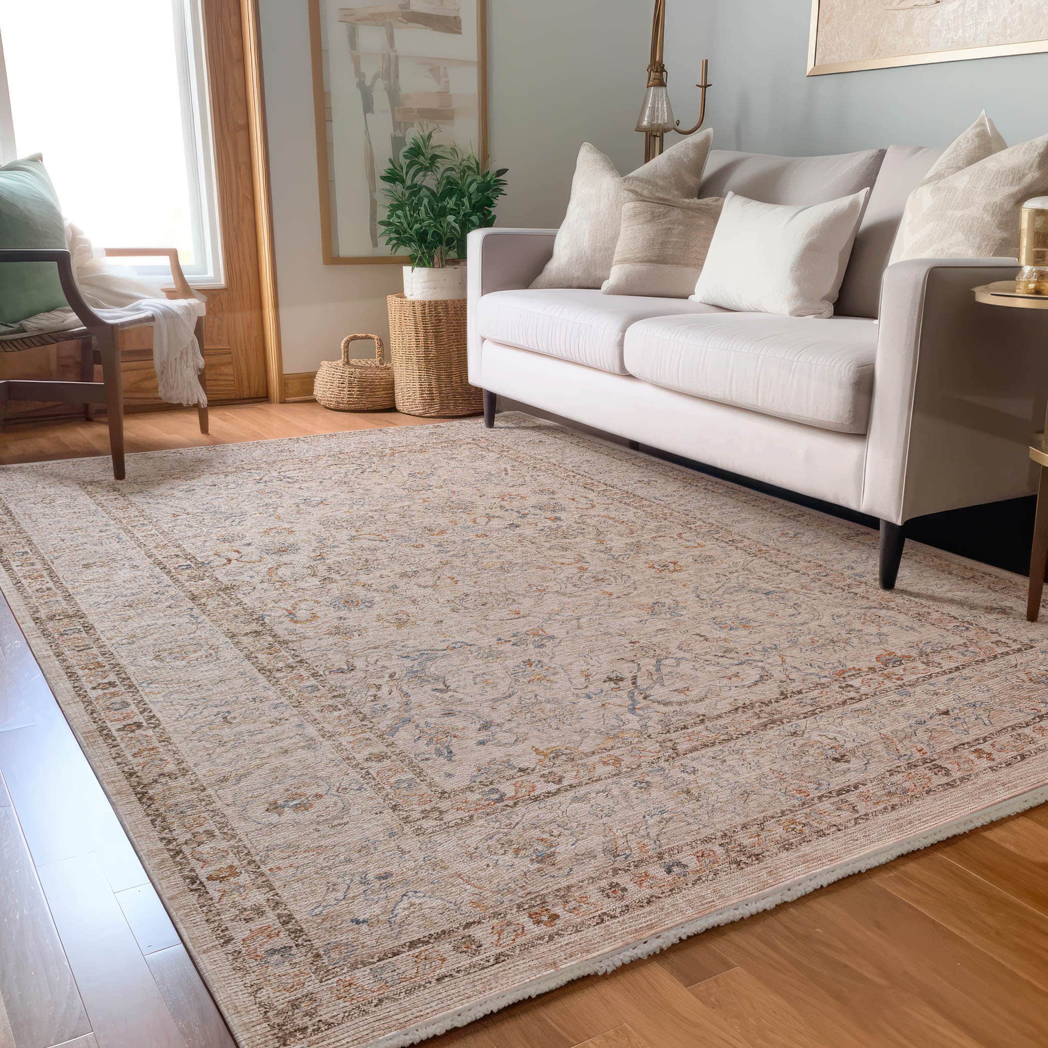 Traditional VI8 Ivory Rug 1'8" x 2'6" #shape_Rectangle