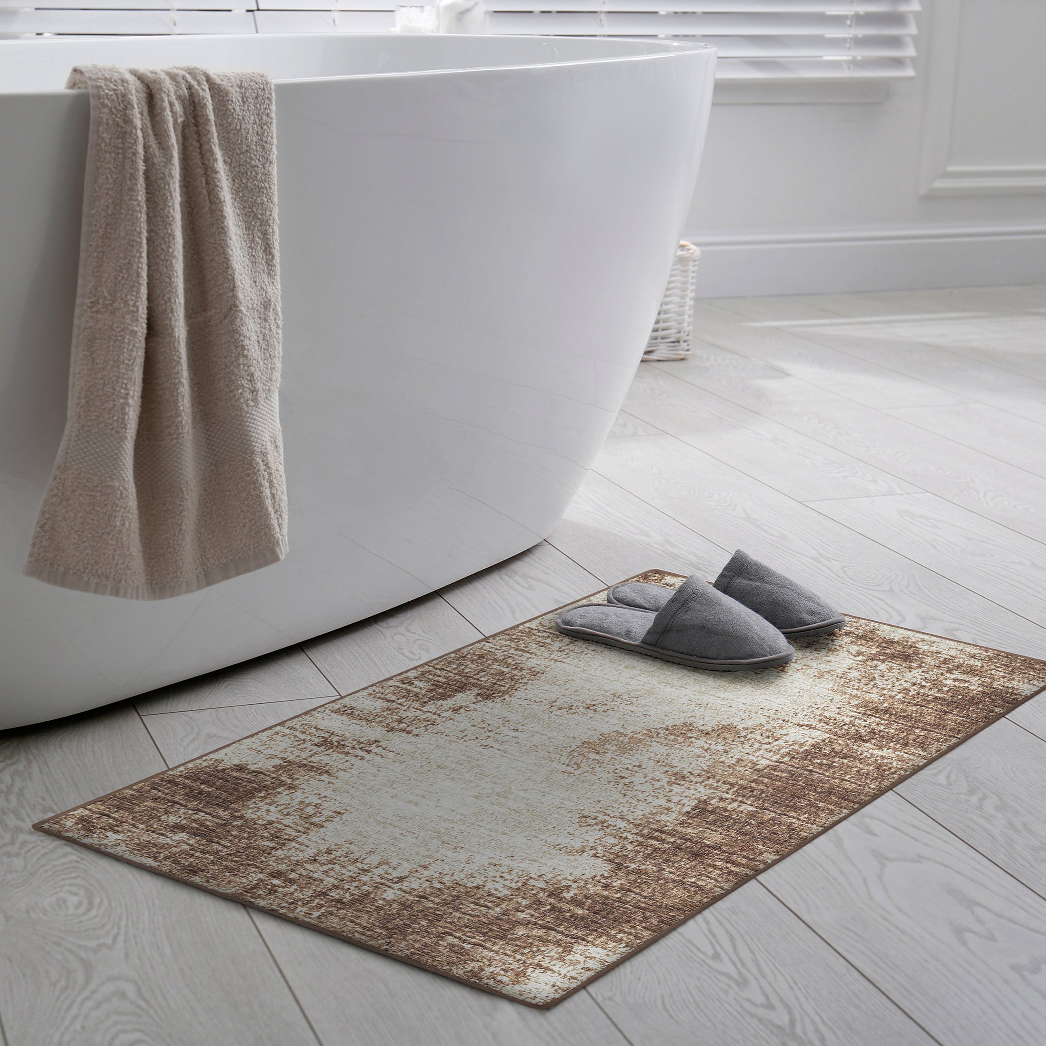 Indoor/Outdoor Transitional WL1 Chocolate Brown Rug 2' x 3' #shape_Rectangle