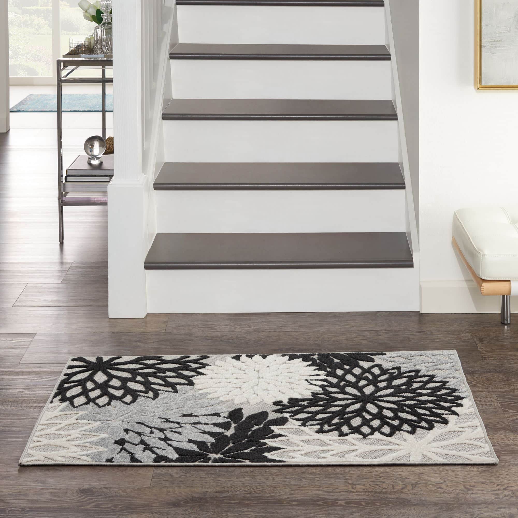 Black White Tropical Indoor-Outdoor Black White Area Rug