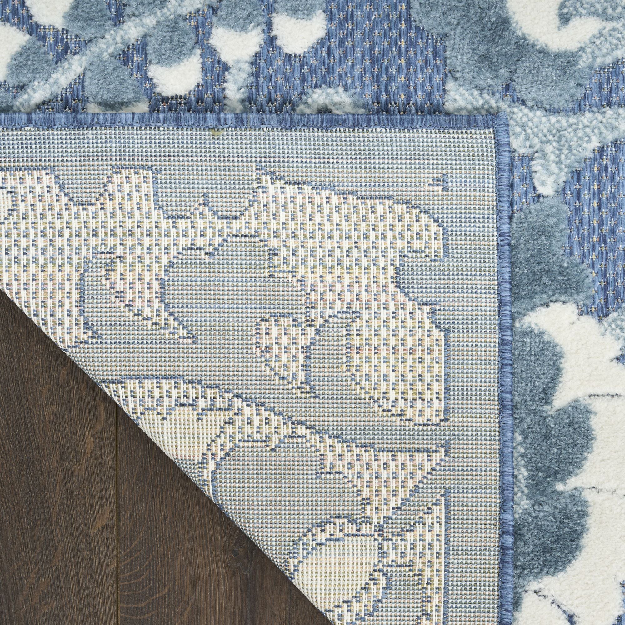 Blue Farmhouse Indoor-Outdoor Swirling Vines Rug