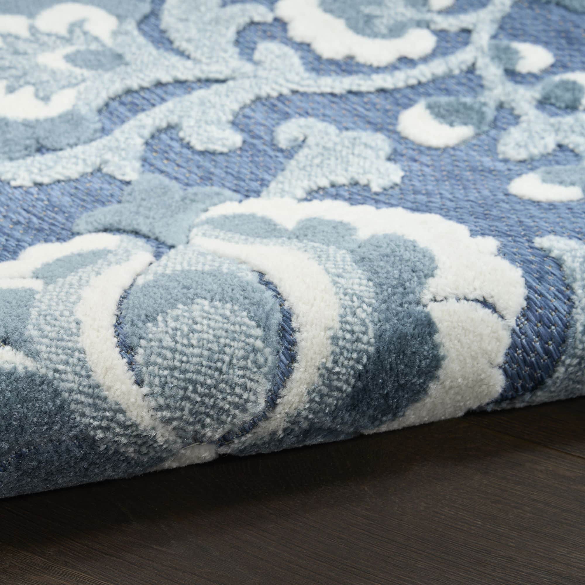 Blue Farmhouse Indoor-Outdoor Swirling Vines Rug