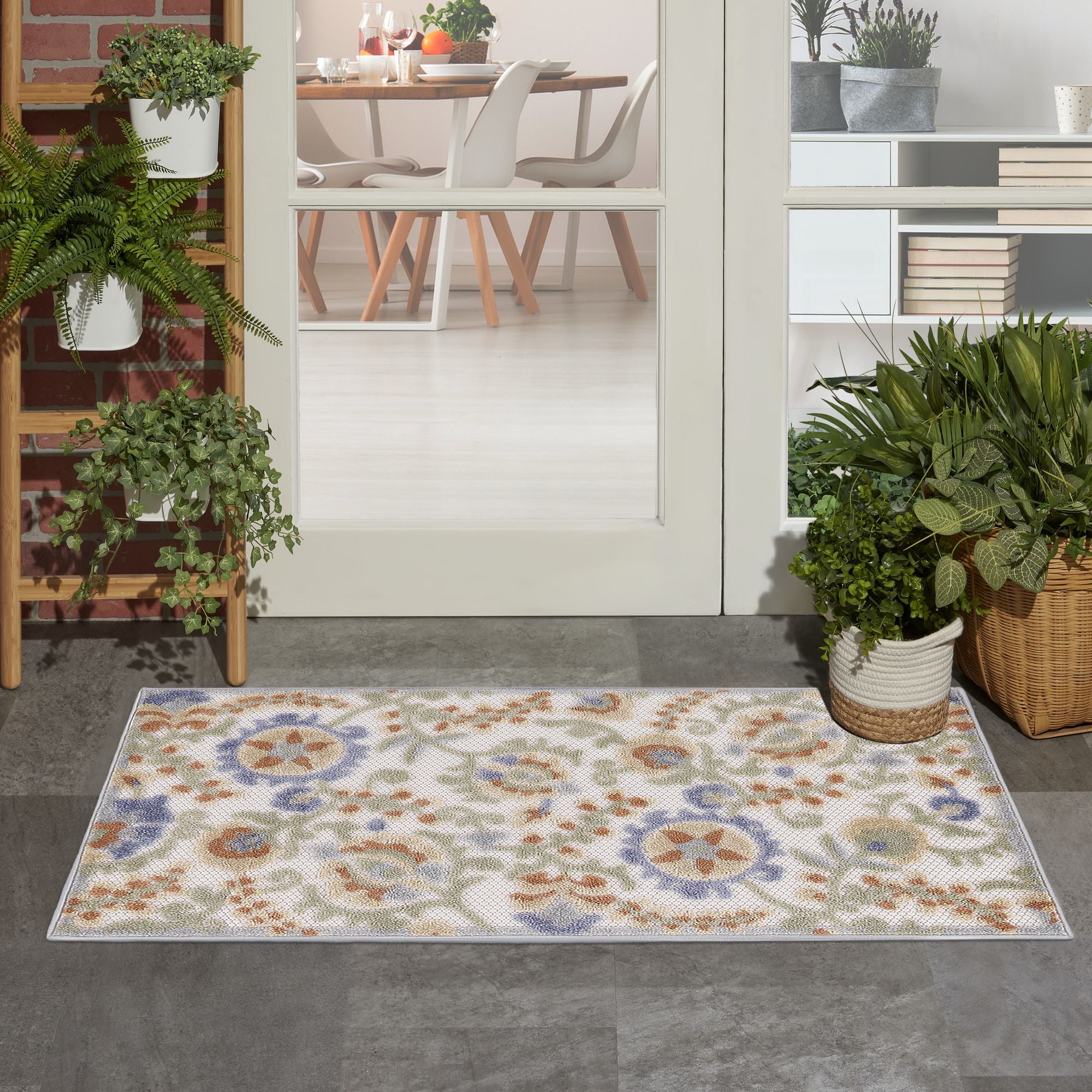 Ivory Blue Farmhouse Indoor-Outdoor Swirling Vines Rug