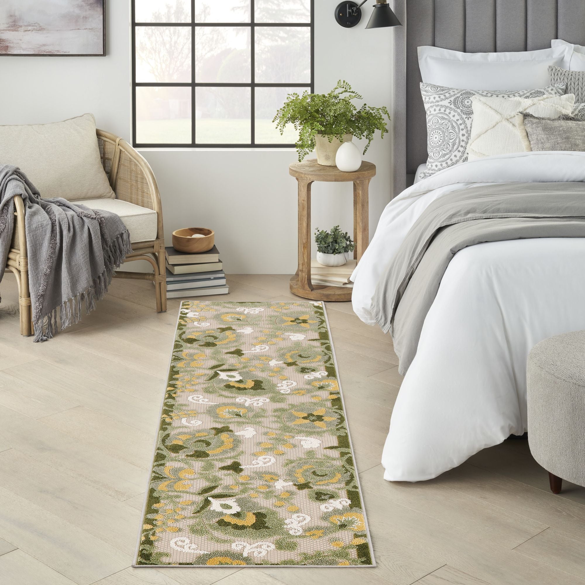 Ivory Green Farmhouse Indoor-Outdoor Swirling Vines Rug