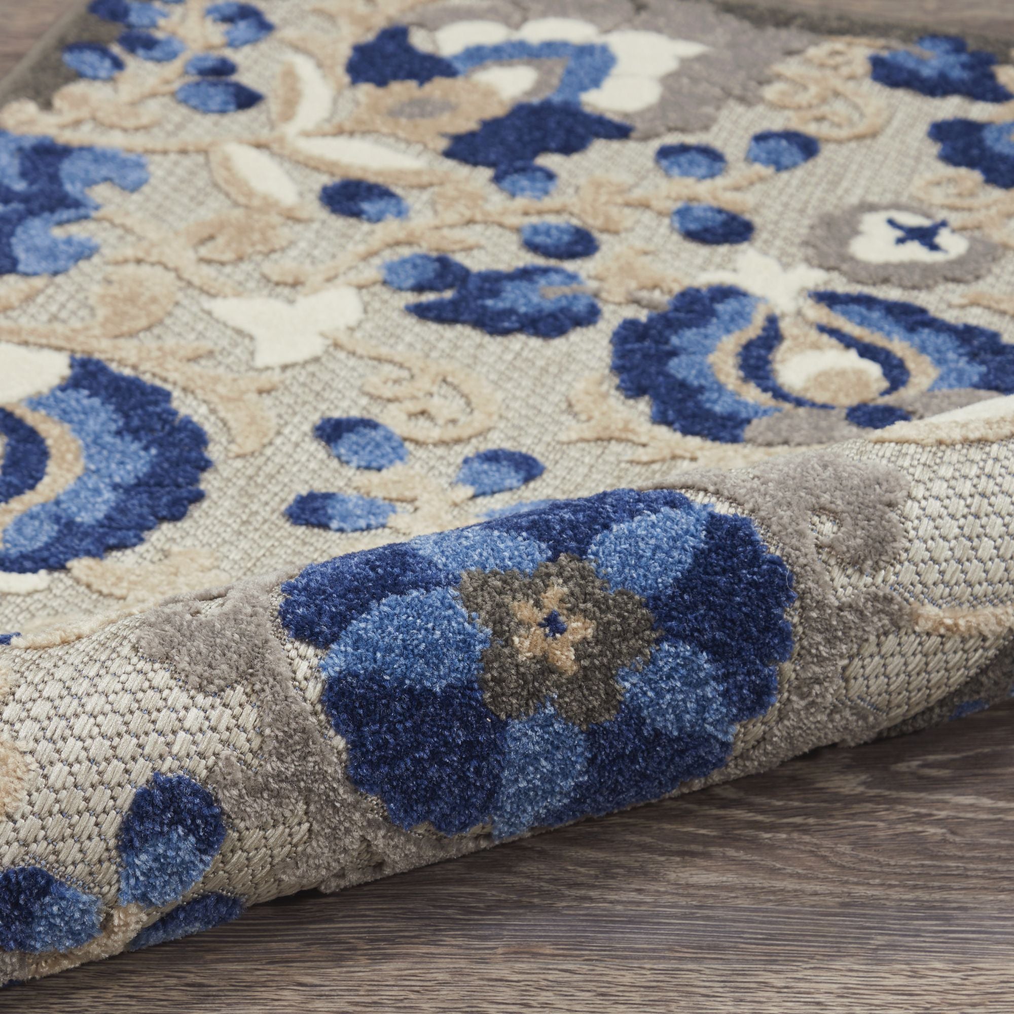 Natural Blue Farmhouse Indoor-Outdoor Swirling Vines Rug