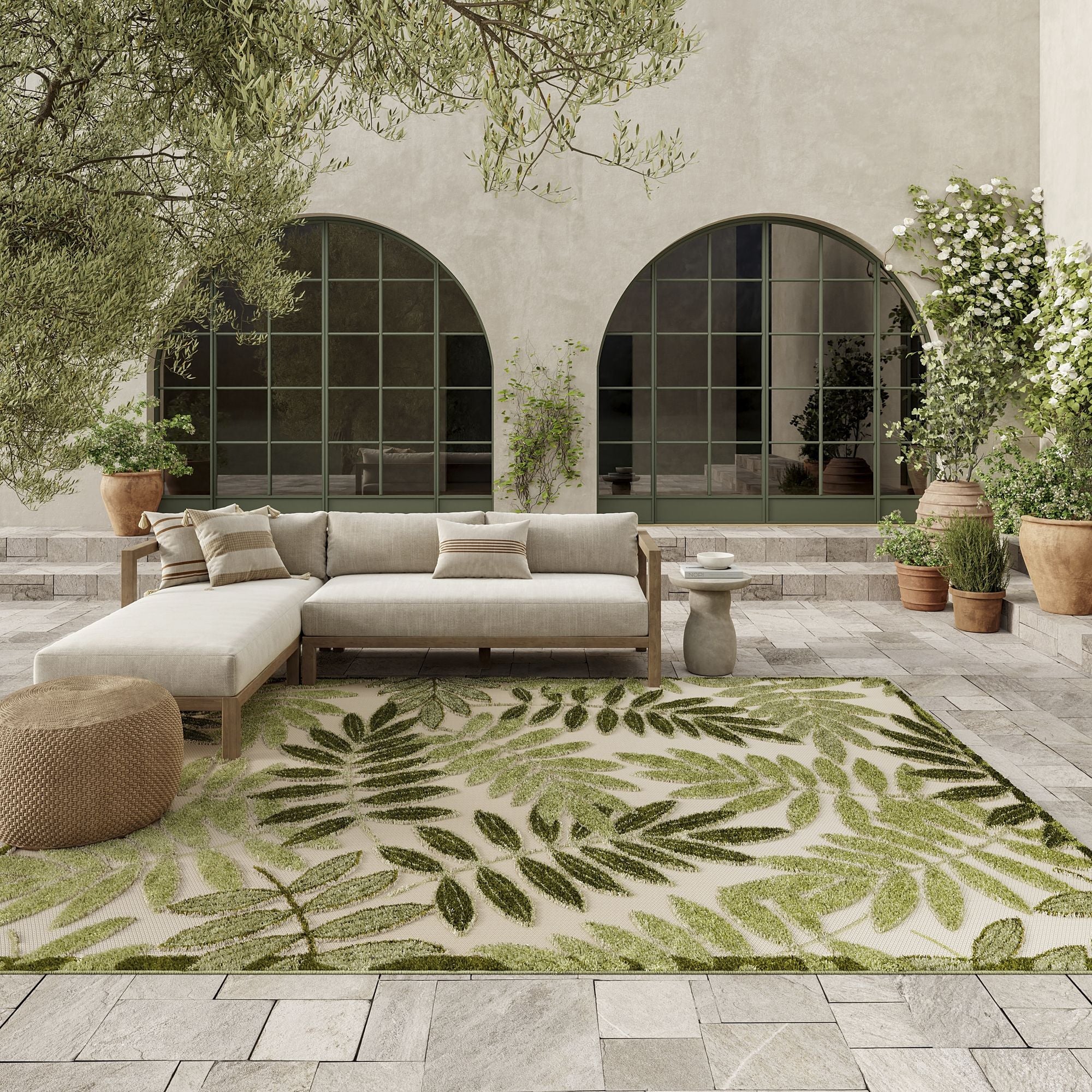 Ivory Green Tropical Leaf Indoor/Outdoor Patio Rug