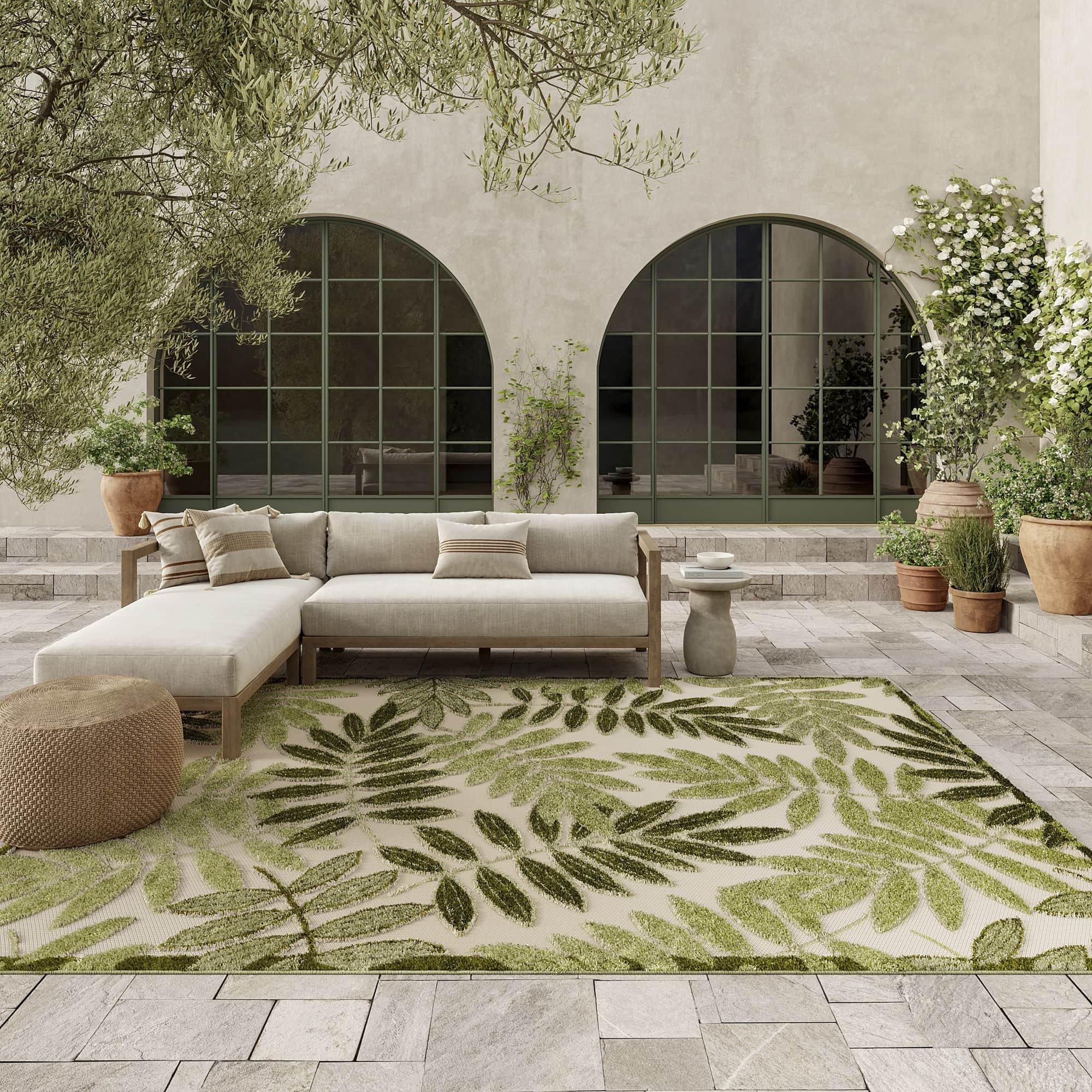 Ivory Green Tropical Leaf Indoor/Outdoor Patio Rug