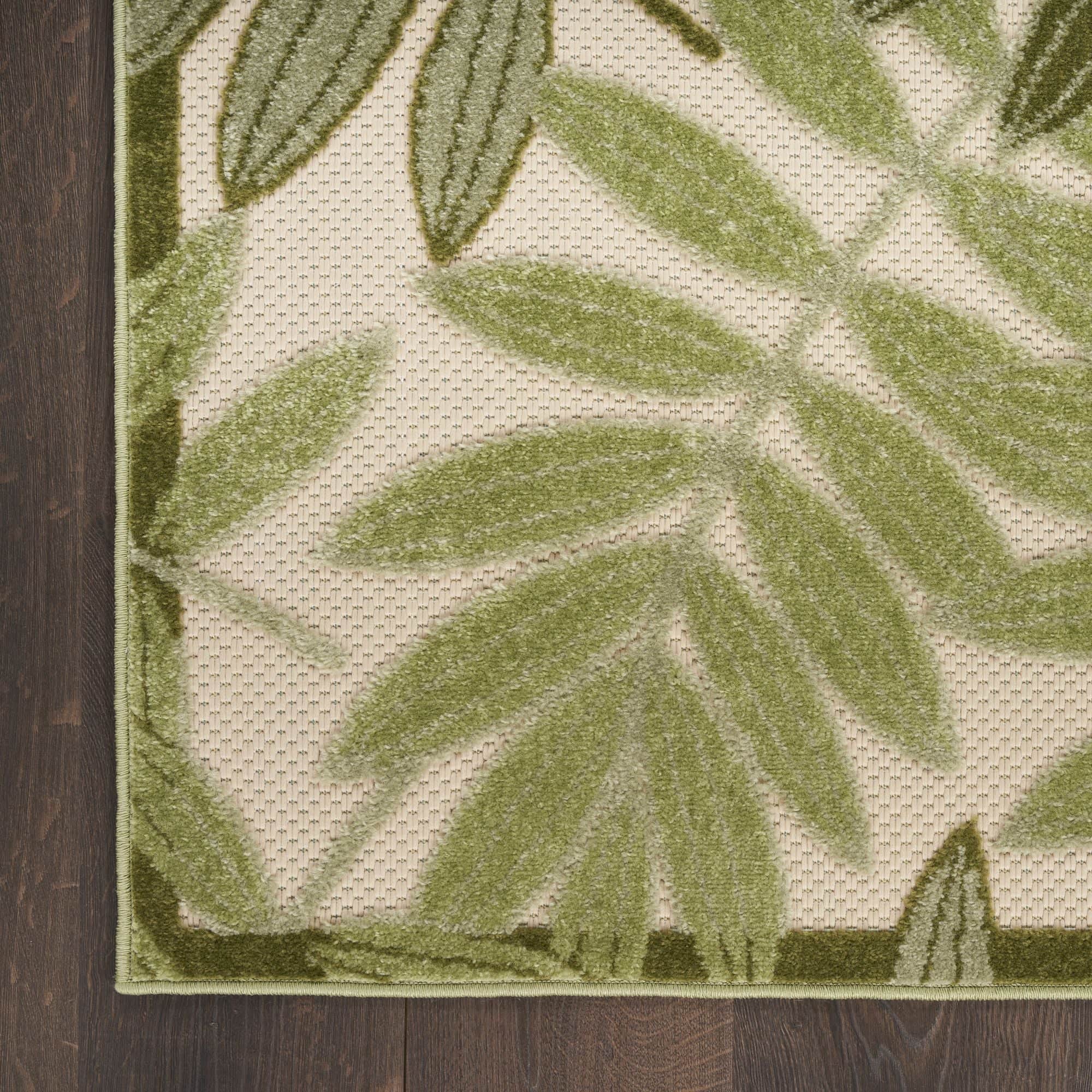 Ivory Green Tropical Leaf Indoor/Outdoor Patio Rug