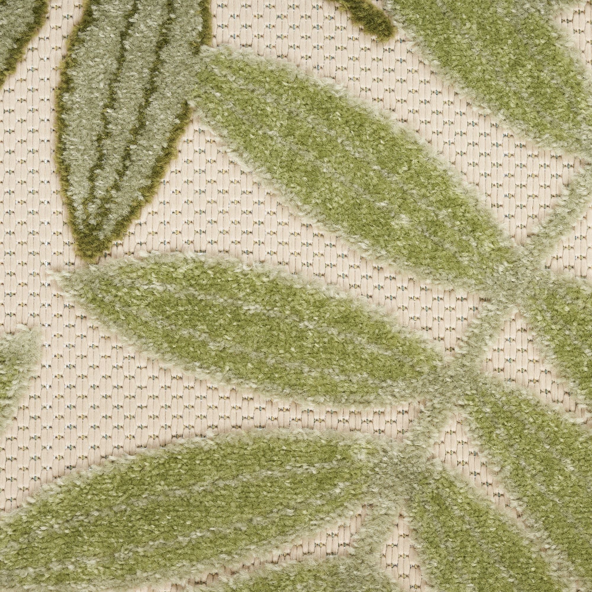 Ivory Green Tropical Leaf Indoor/Outdoor Patio Rug