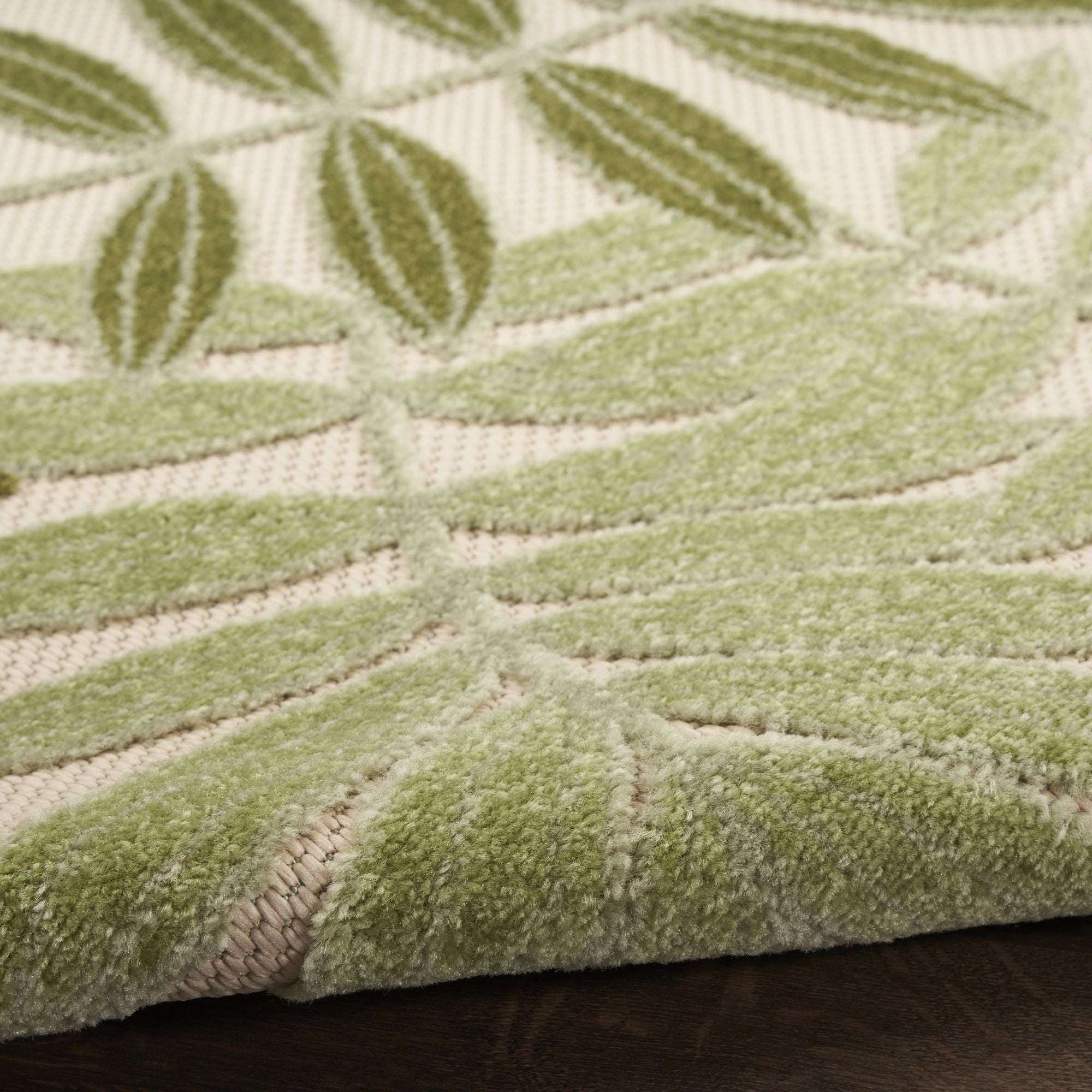 Ivory Green Tropical Leaf Indoor/Outdoor Patio Rug