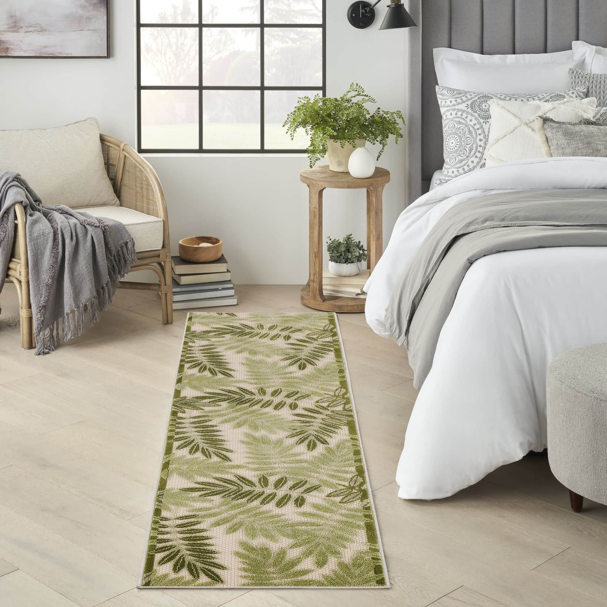 Ivory Green Tropical Leaf Indoor/Outdoor Patio Rug