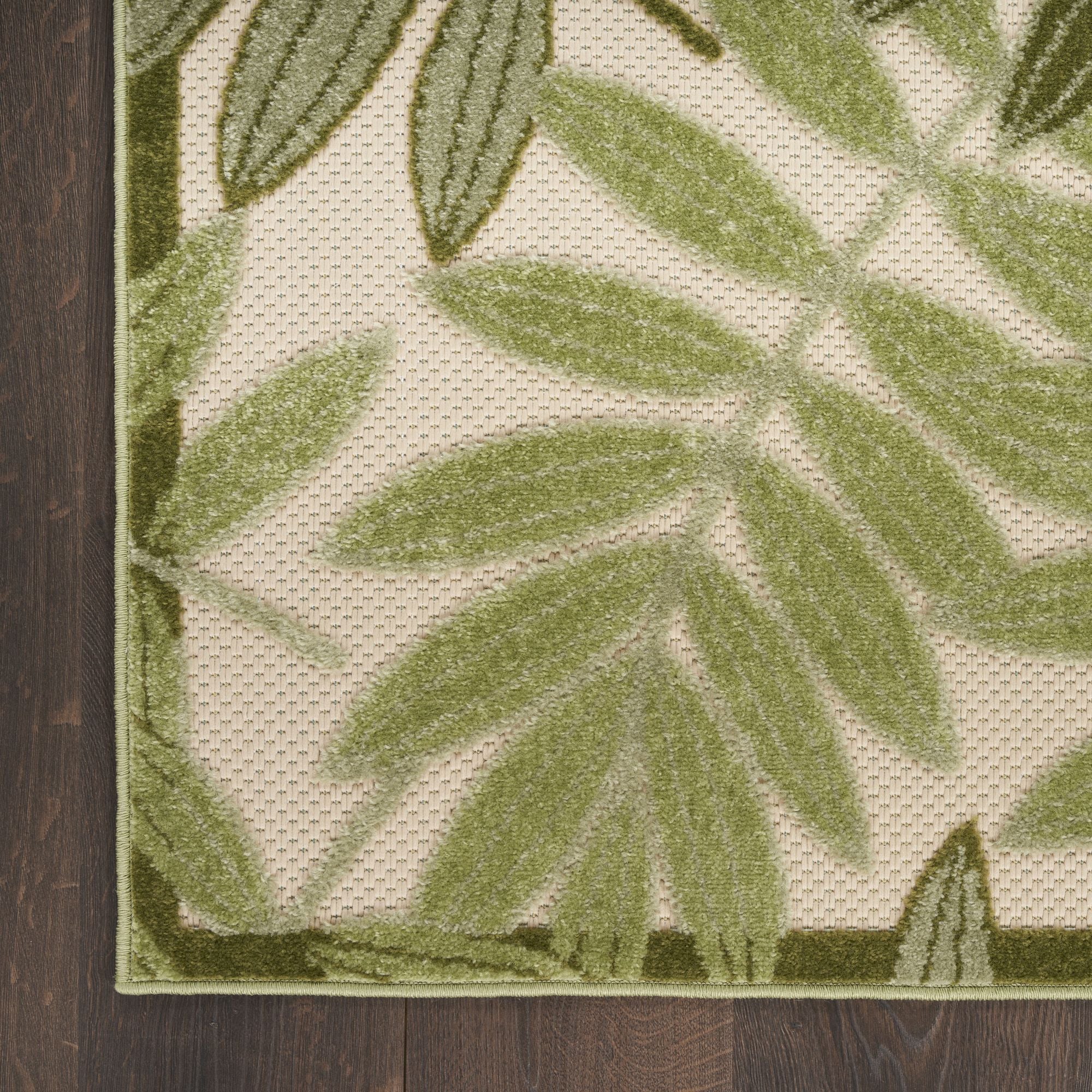 Ivory Green Tropical Leaf Indoor/Outdoor Patio Rug