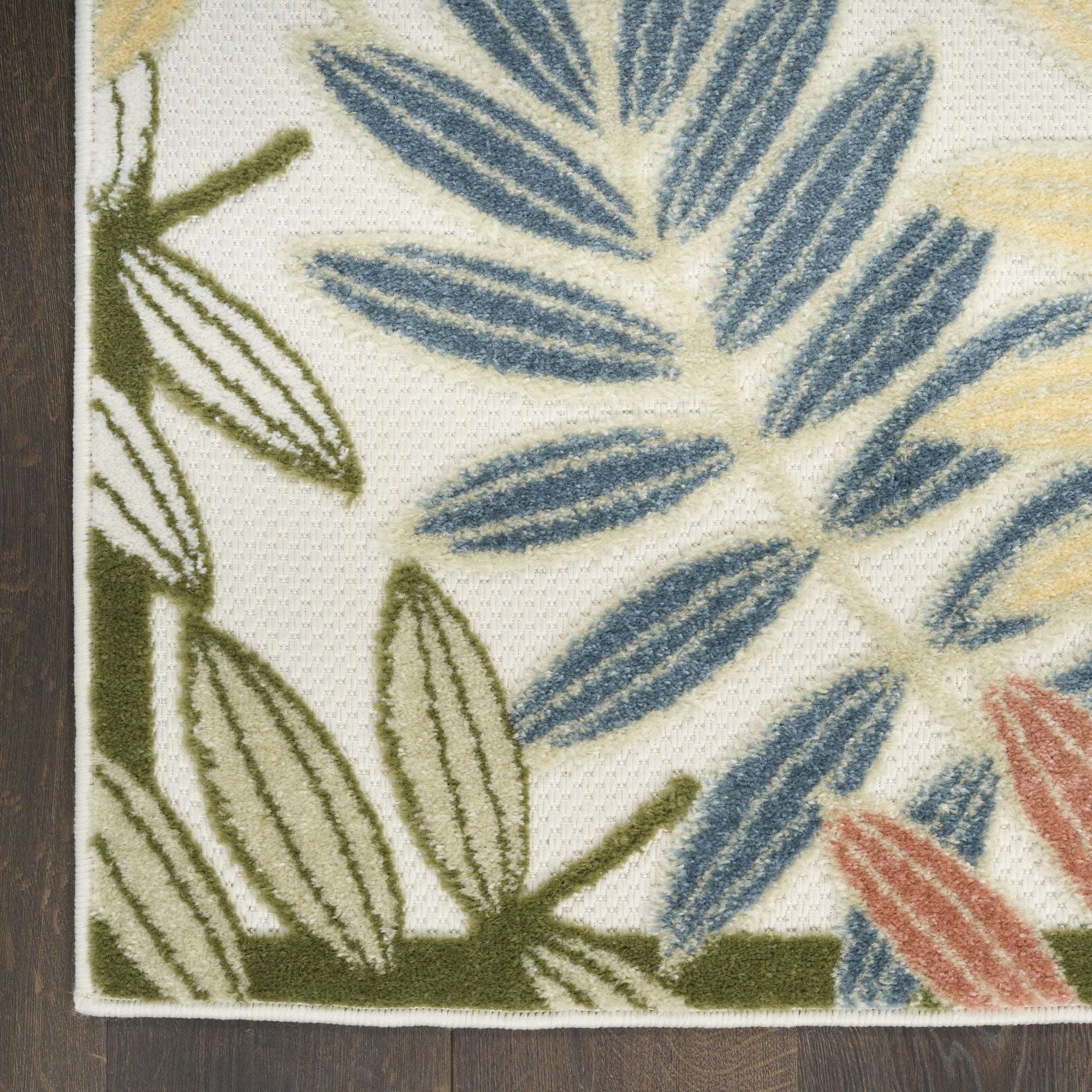 Ivory Rose Tropical Leaf Indoor/Outdoor Patio Rug