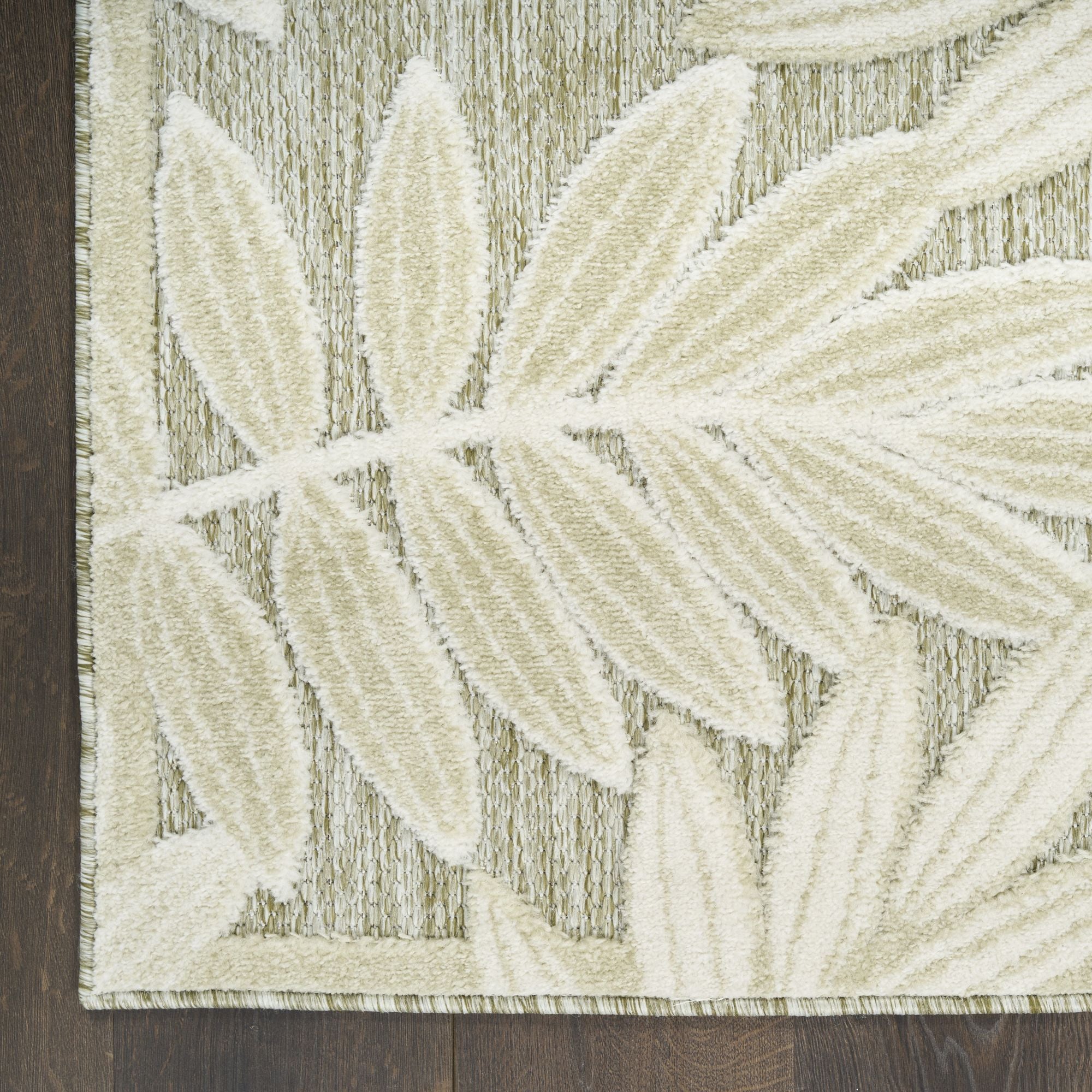 Ivory Sage Tropical Leaf Indoor/Outdoor Patio Rug