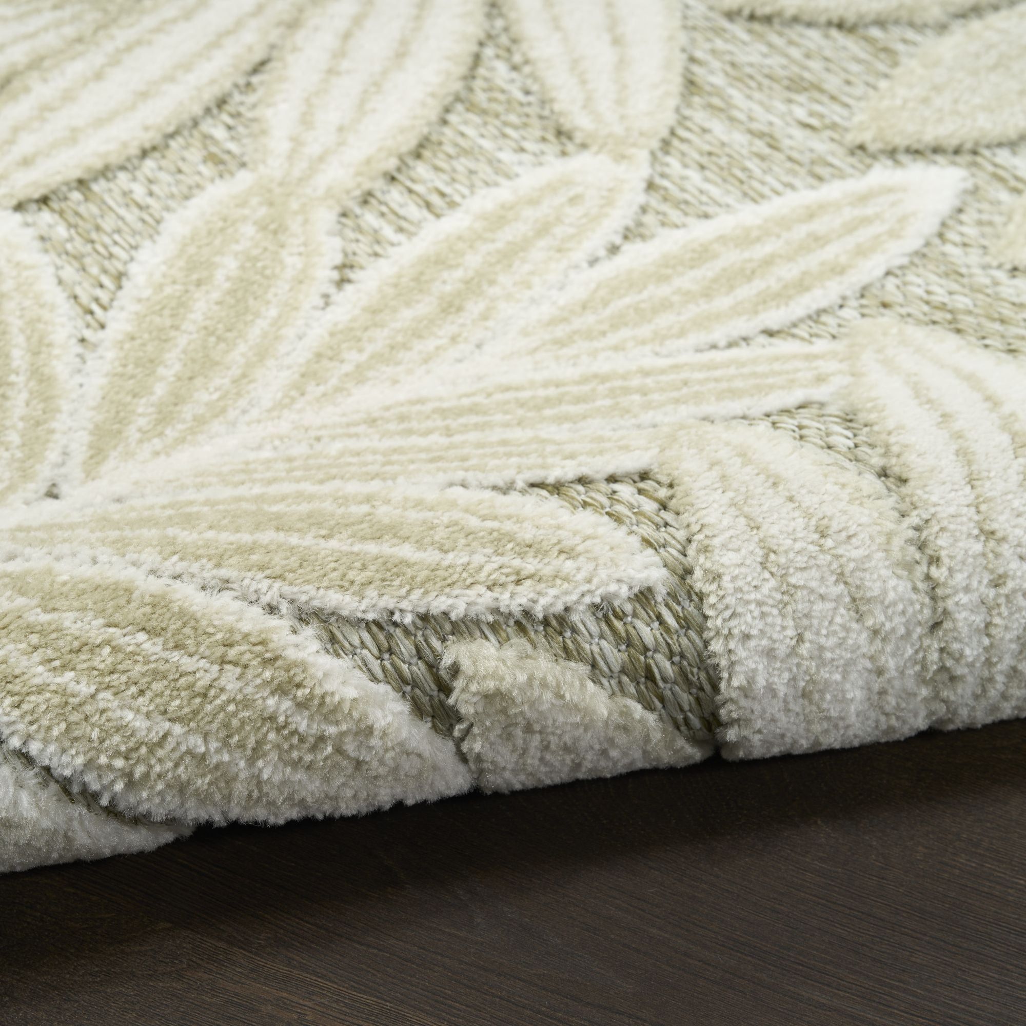 Ivory Sage Tropical Leaf Indoor/Outdoor Patio Rug