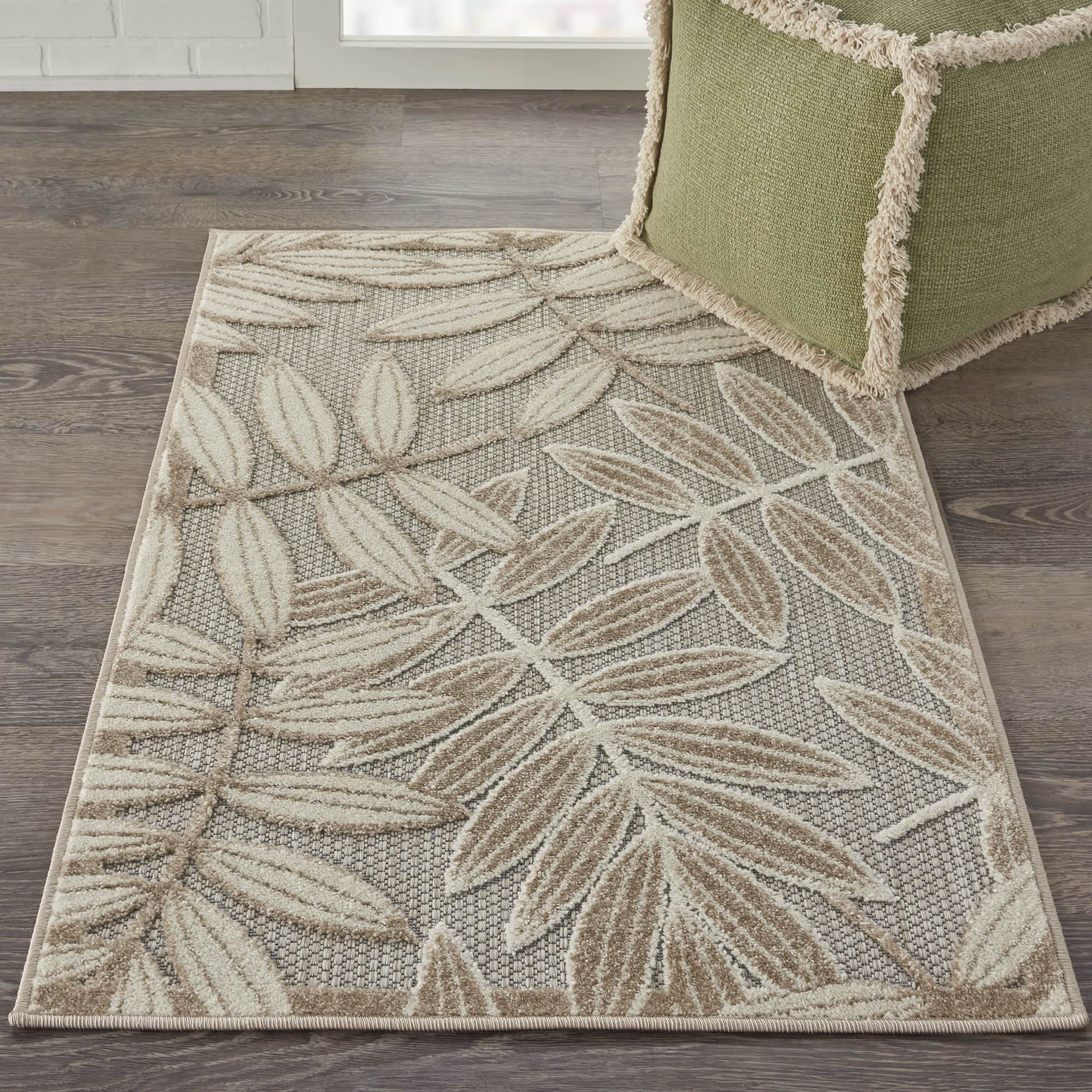 Natural Tropical Leaf Indoor/Outdoor Patio Rug