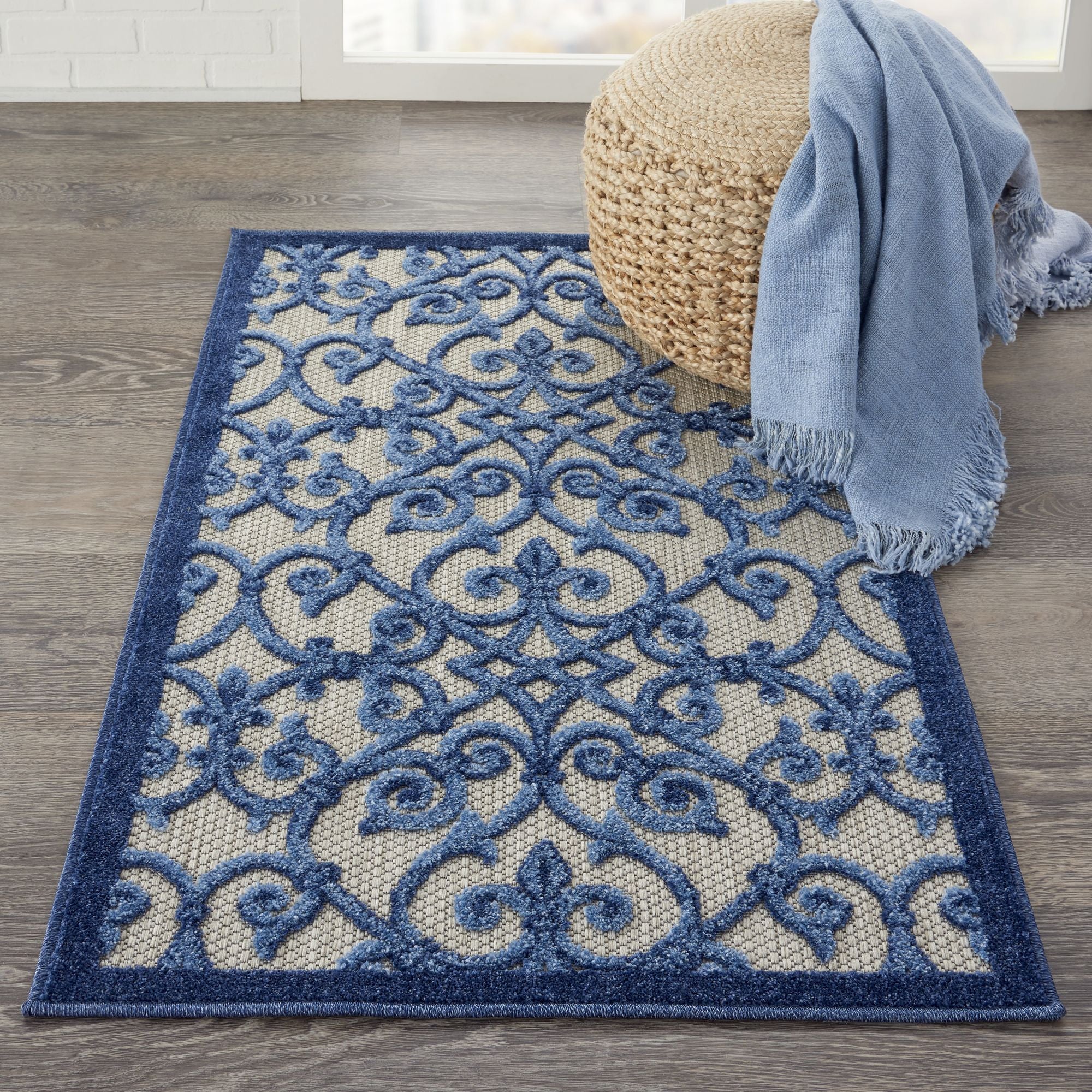 Grey Blue Contemporary Floral Indoor-Outdoor Patio Rug