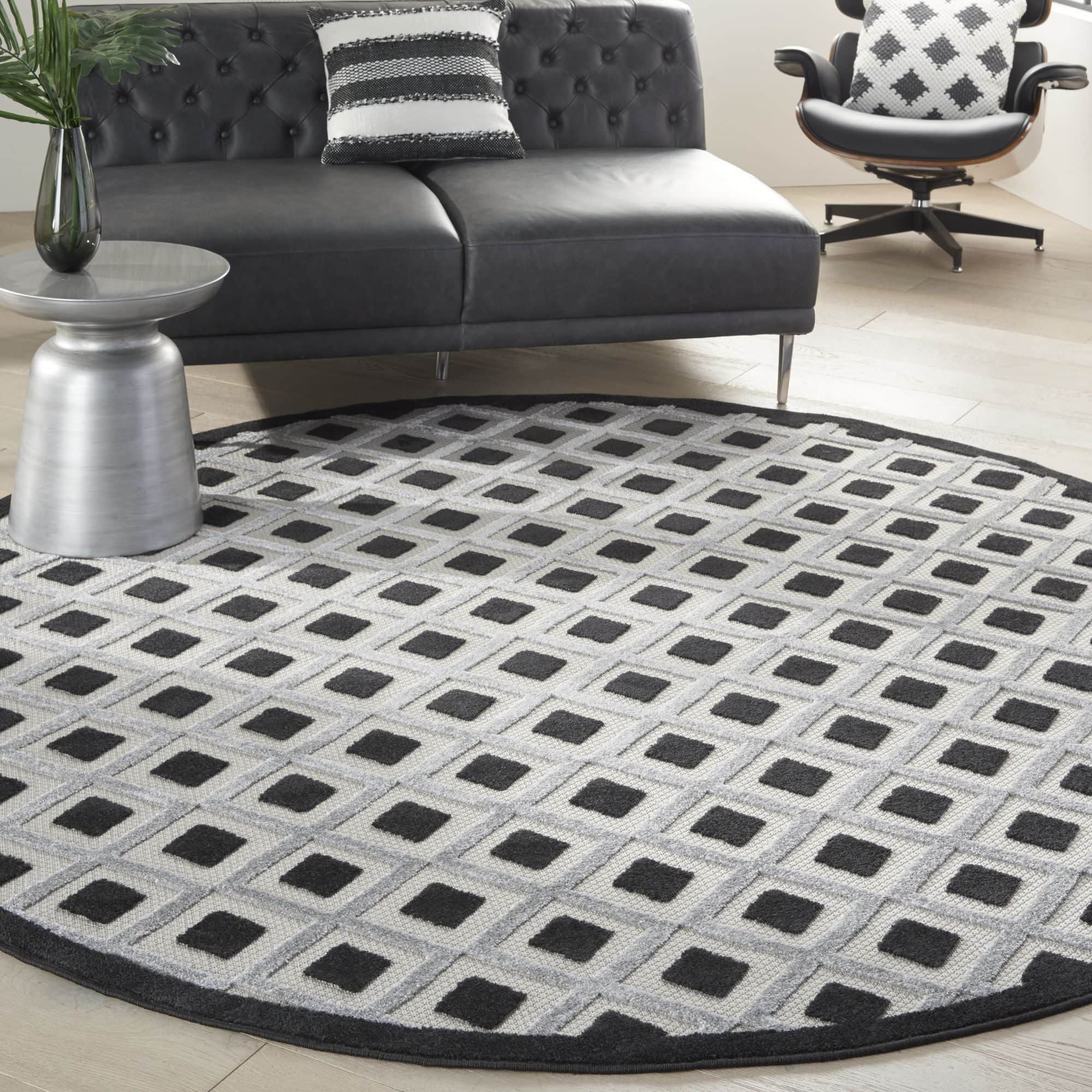 Black White Modern Indoor/Outdoor Concentric Diamond Rug