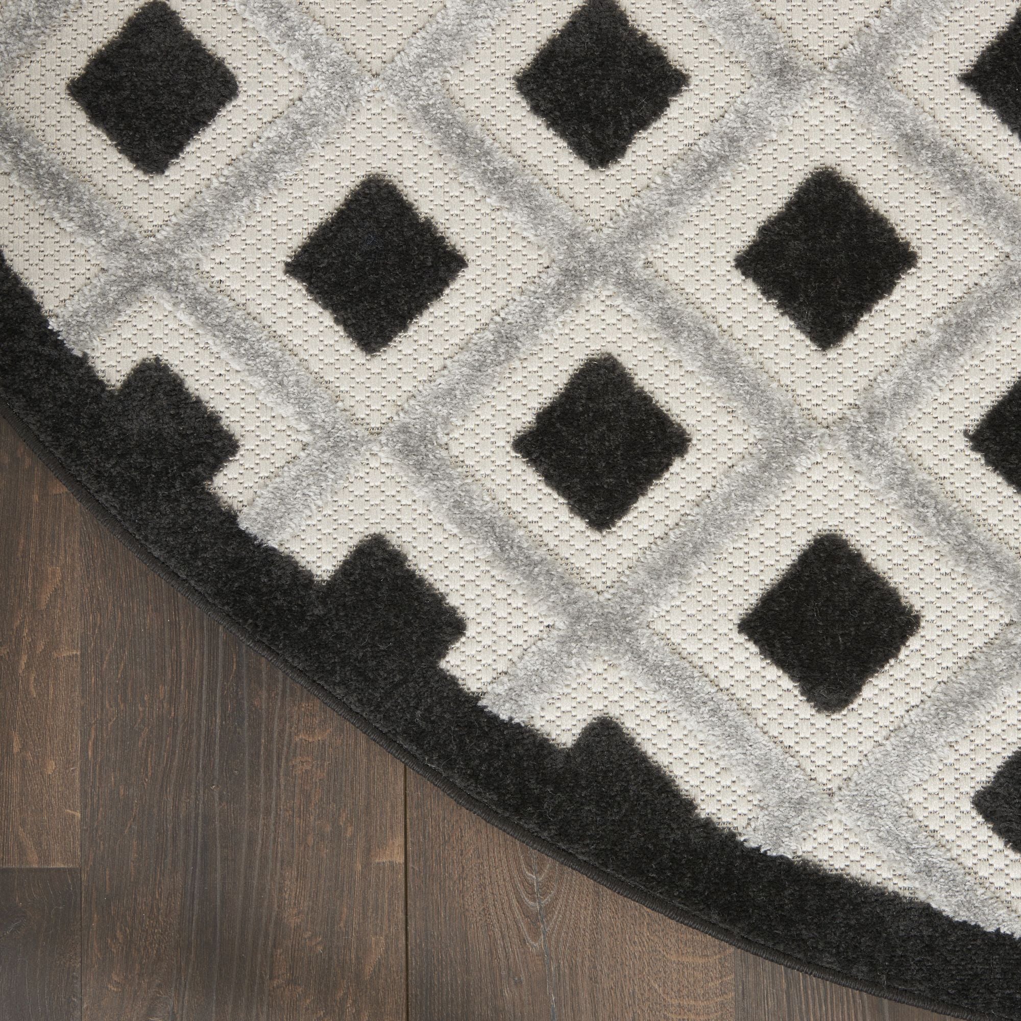 Black White Modern Indoor/Outdoor Concentric Diamond Rug
