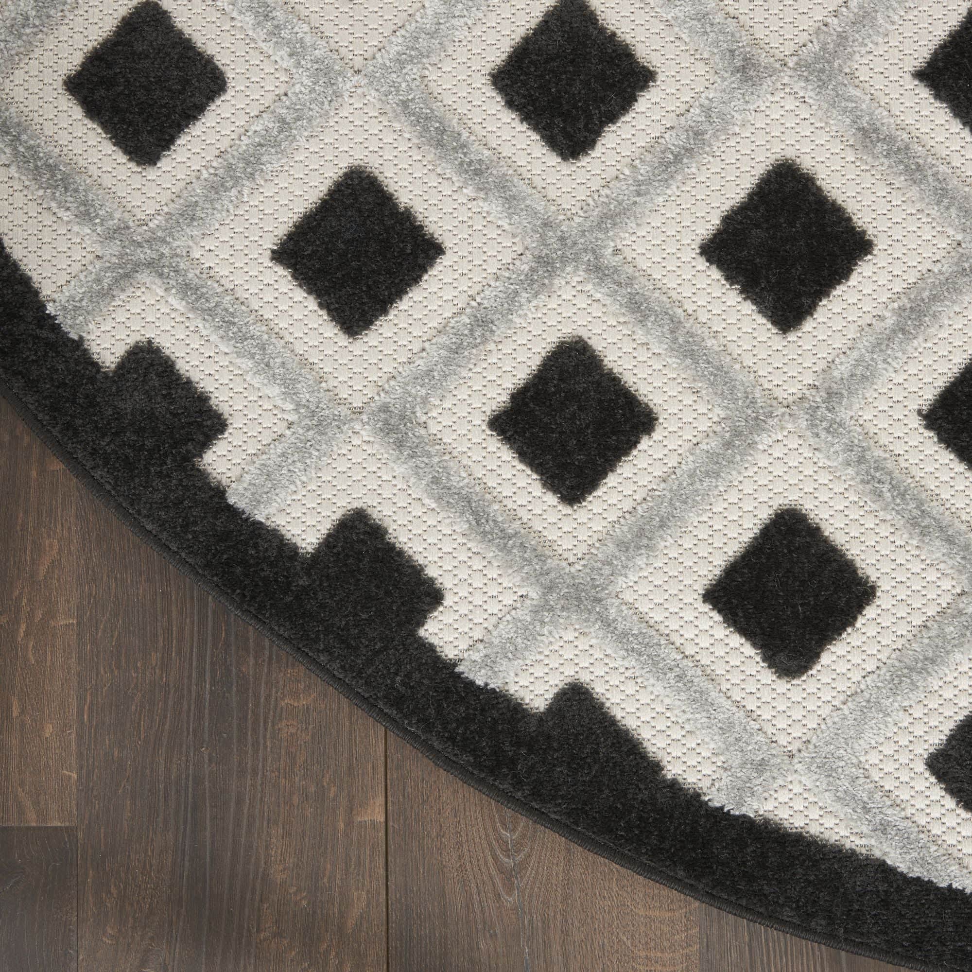 Black White Modern Indoor/Outdoor Concentric Diamond Rug