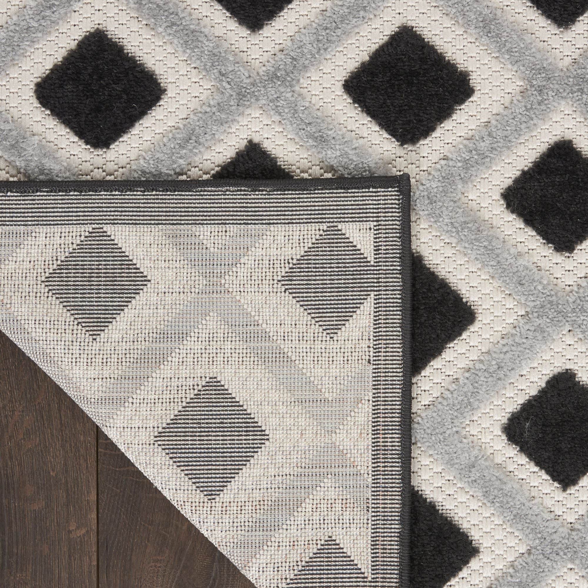 Black White Modern Indoor/Outdoor Concentric Diamond Rug