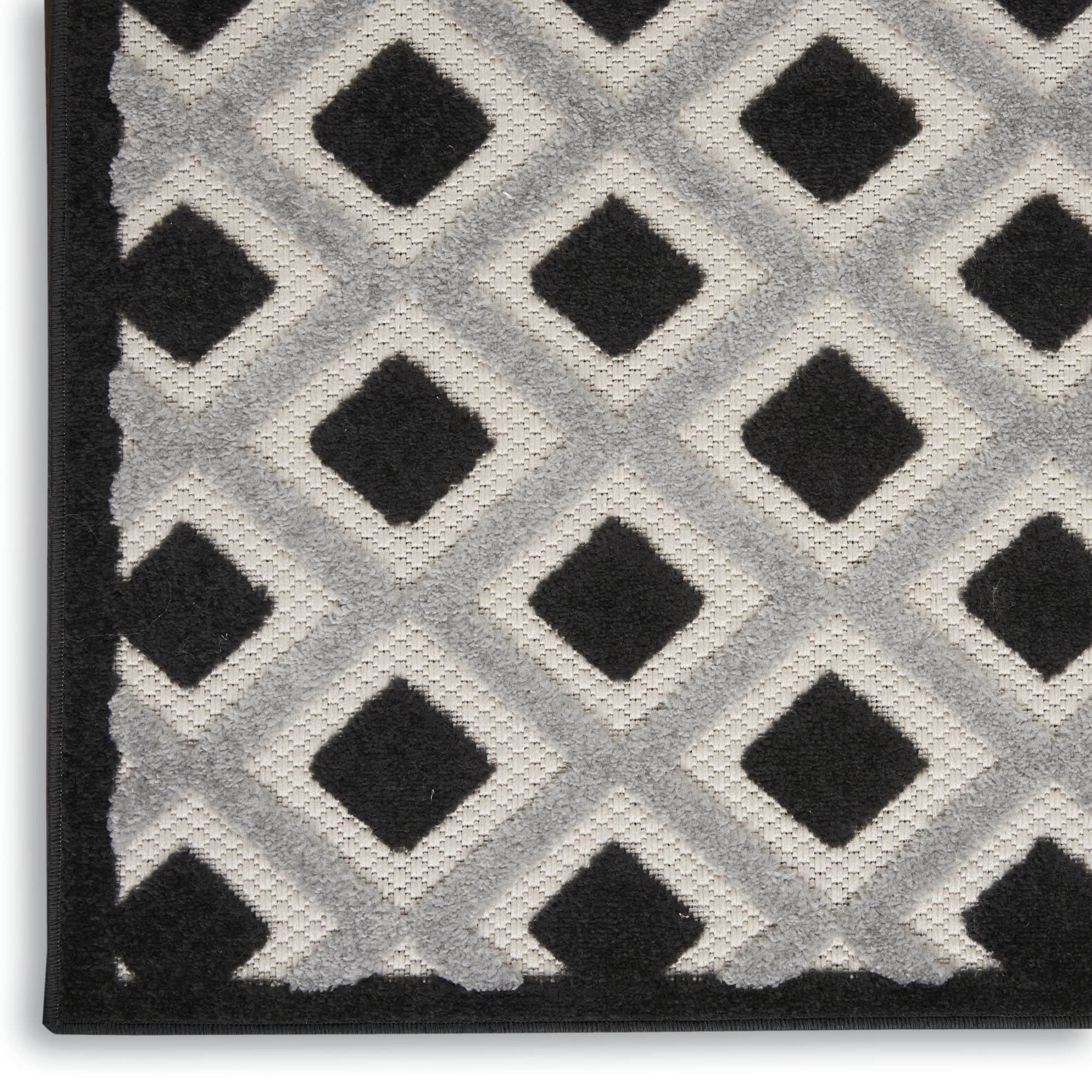 Black White Modern Indoor/Outdoor Concentric Diamond Rug