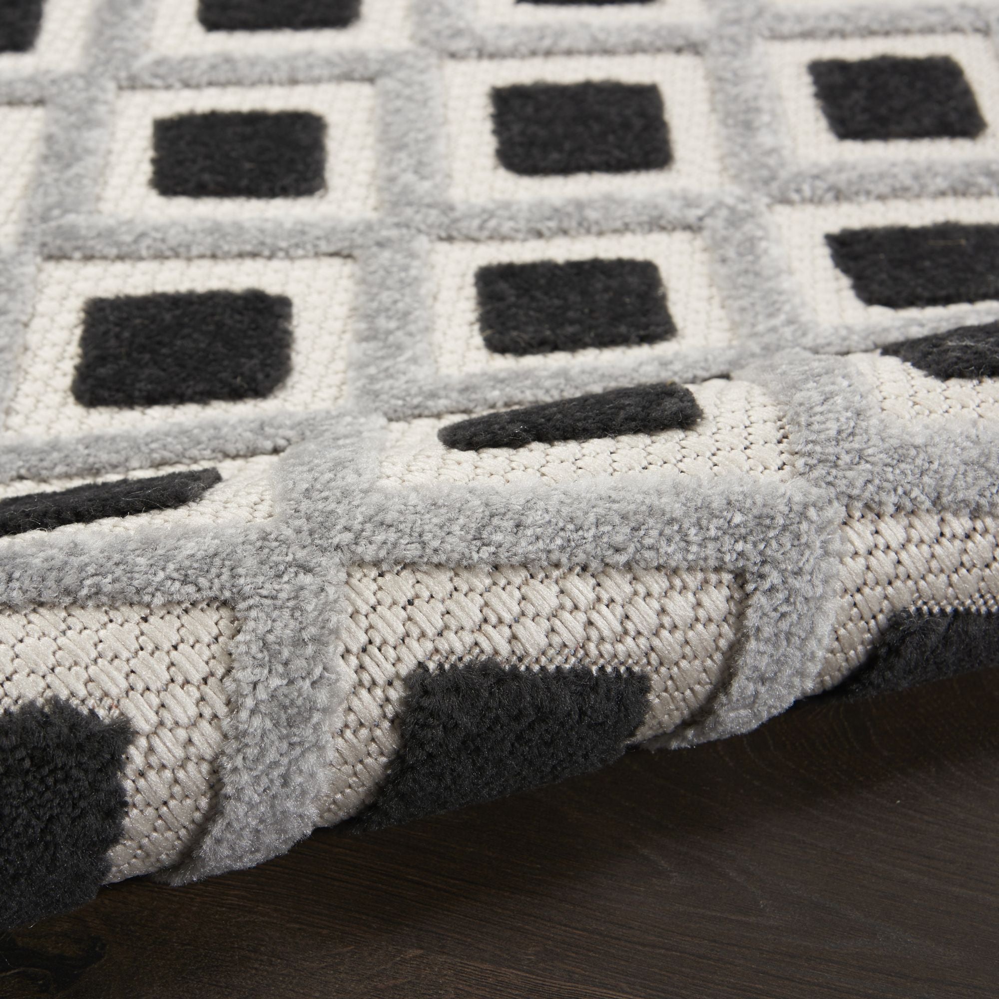 Black White Modern Indoor/Outdoor Concentric Diamond Rug