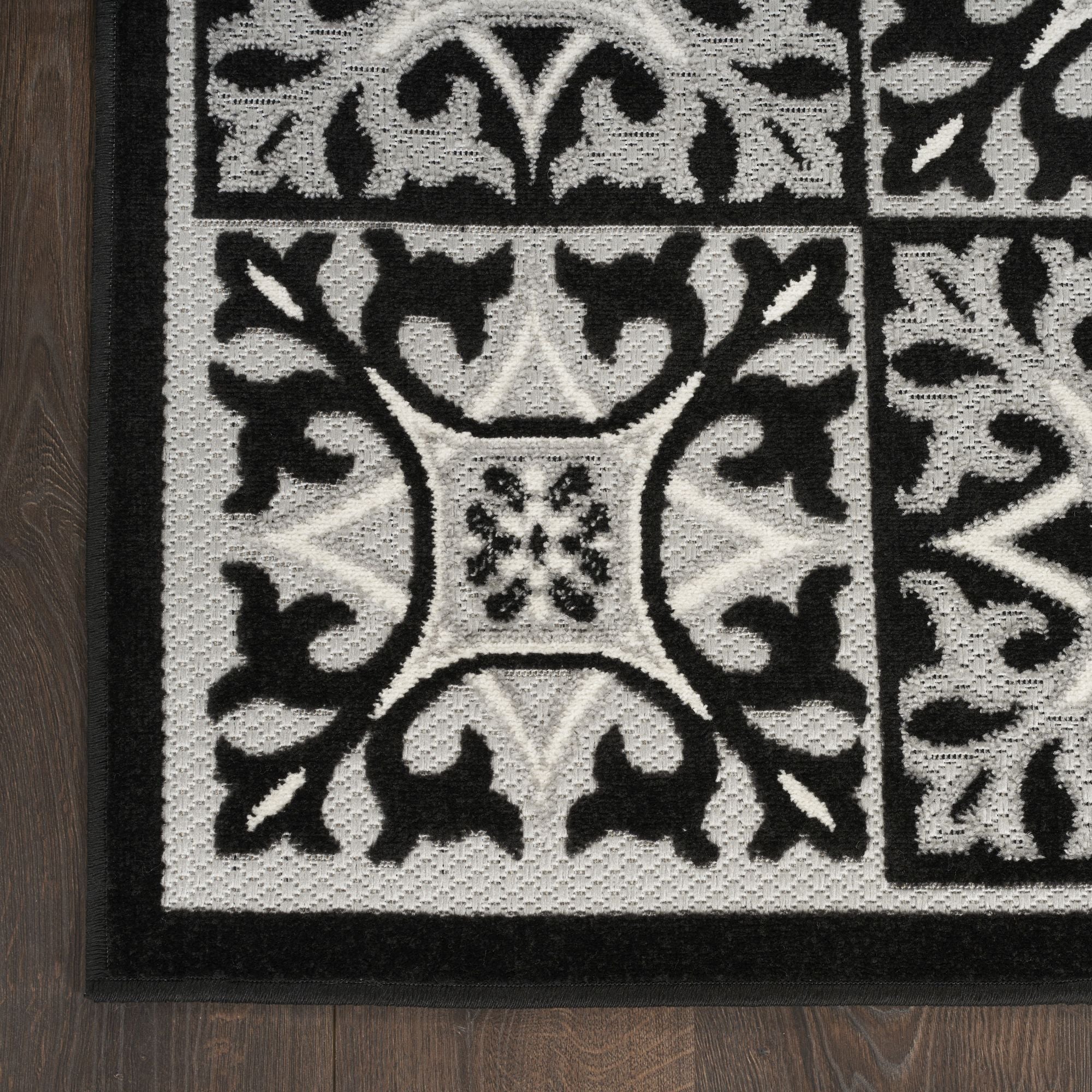 Black White Contemporary Indoor Outdoor Geometric Area Rug