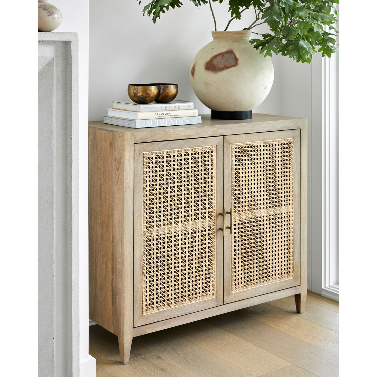 Etewah Cabinet - styleshot 202