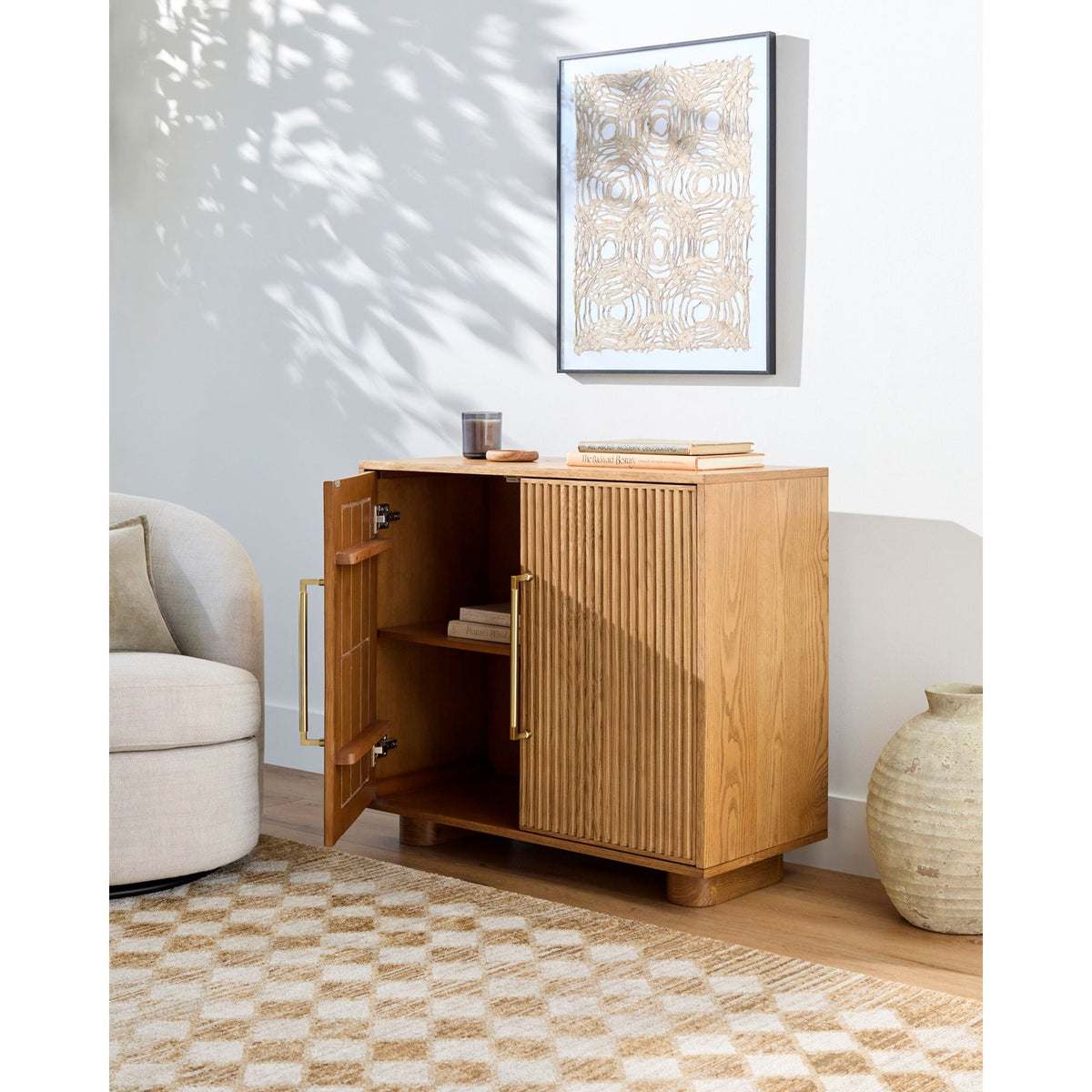 Charlye Cabinet - styleshot 203