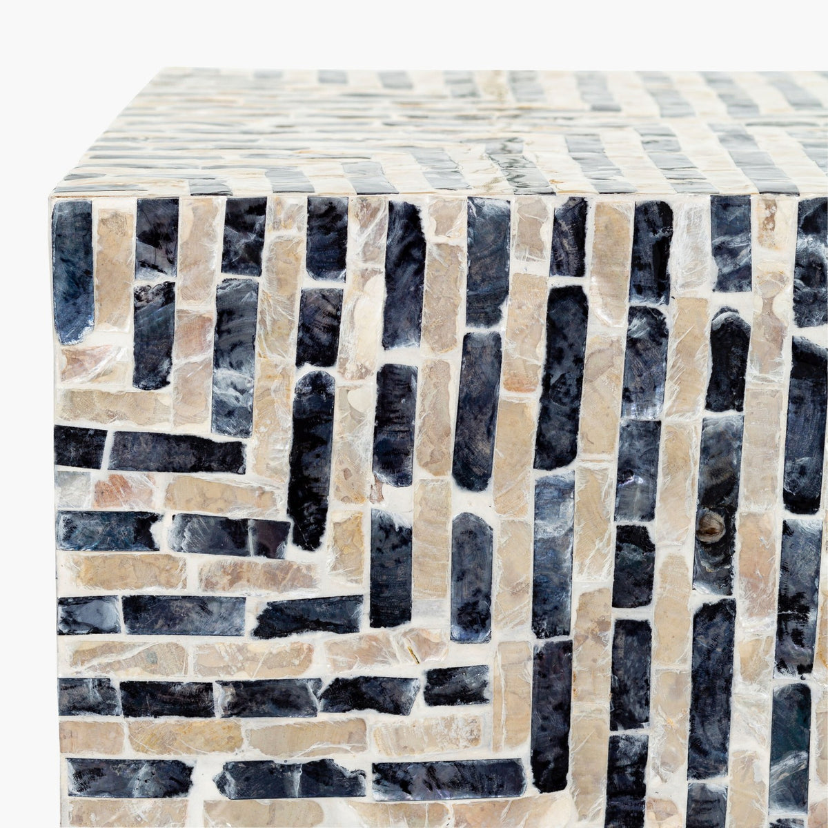 Lharysa End Table - detail corner