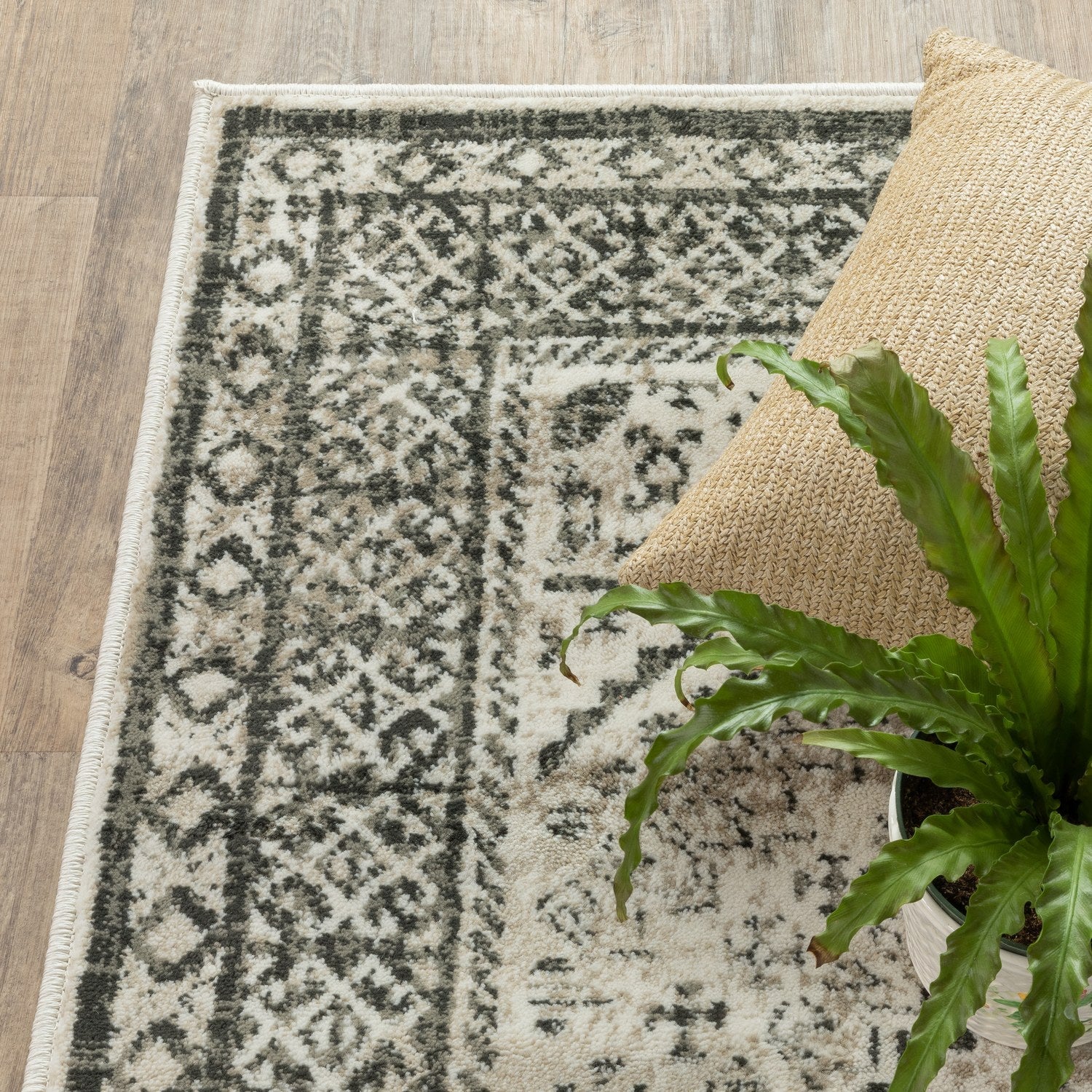 Georgia Distressed Oriental Ivory Grey Farmhouse Rug - Georgia 659C0