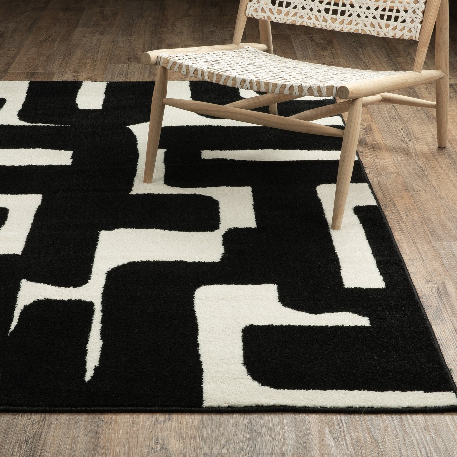 Quinn Maze Black Ivory Textured Frieze Rug - Quinn QUI08