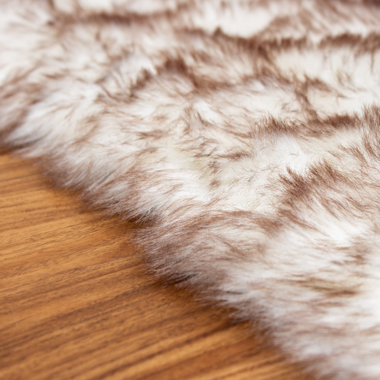 Two Tone Faux Fur Shaggy Rug #color_brown tips