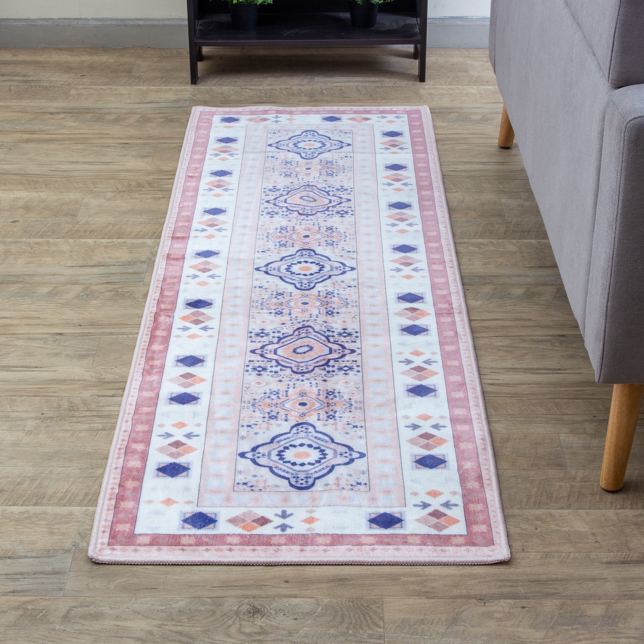 Veronica Machine Washable Traditional rug #color_pink
