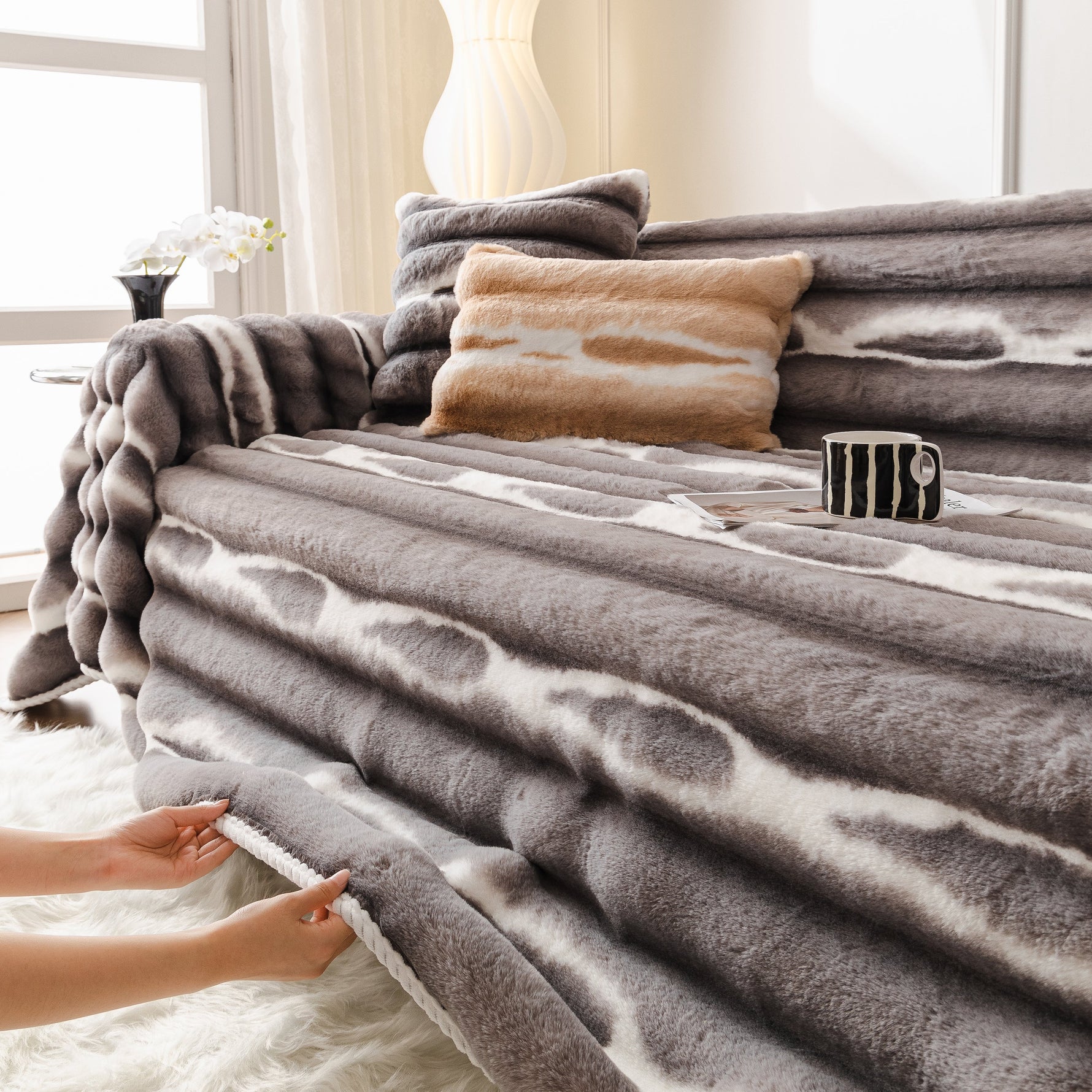 Ultra Soft Faux Fur Couch Cover – Large, Fluffy, and Elegant Sofa Throw Blanket