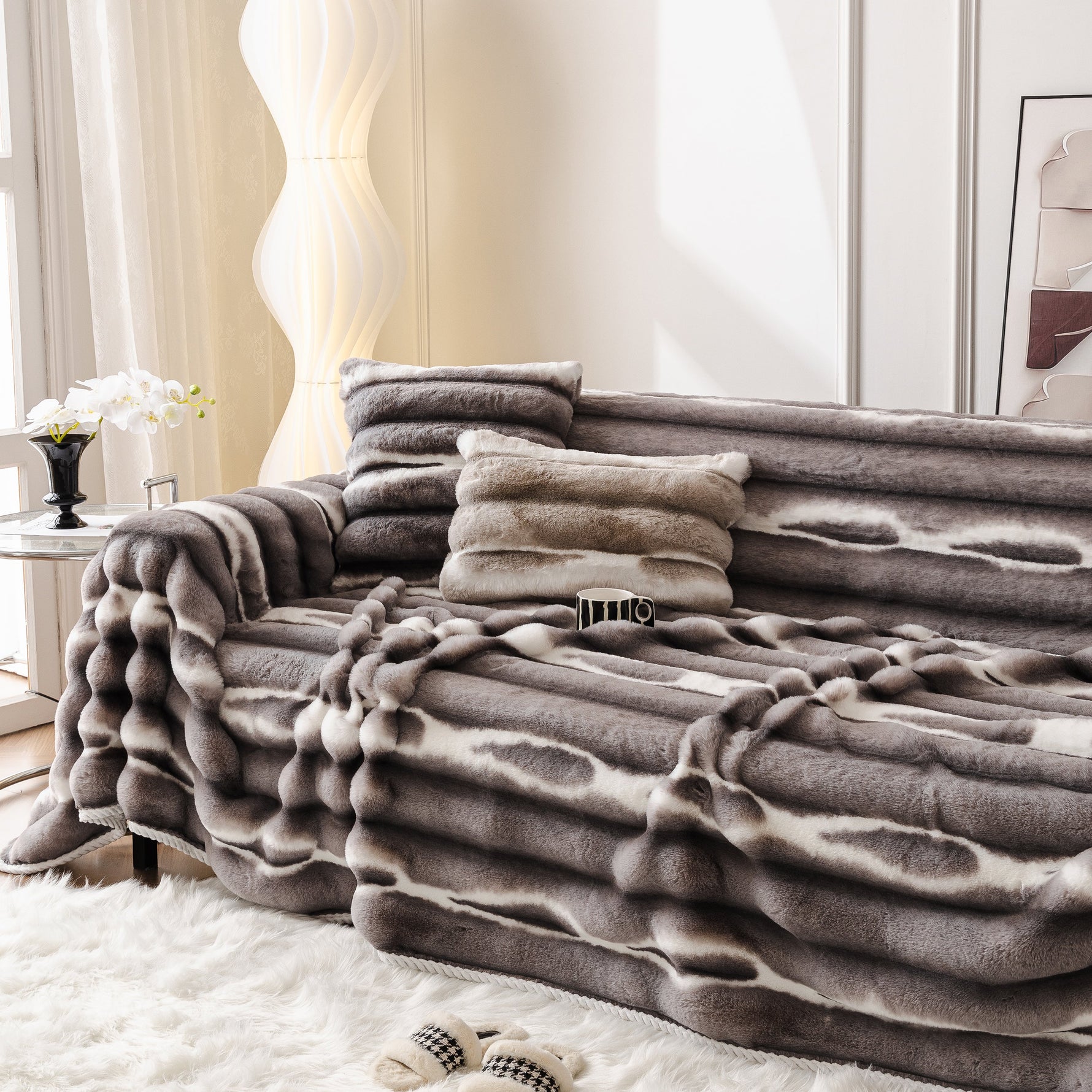 Ultra Soft Faux Fur Couch Cover – Large, Fluffy, and Elegant Sofa Throw Blanket