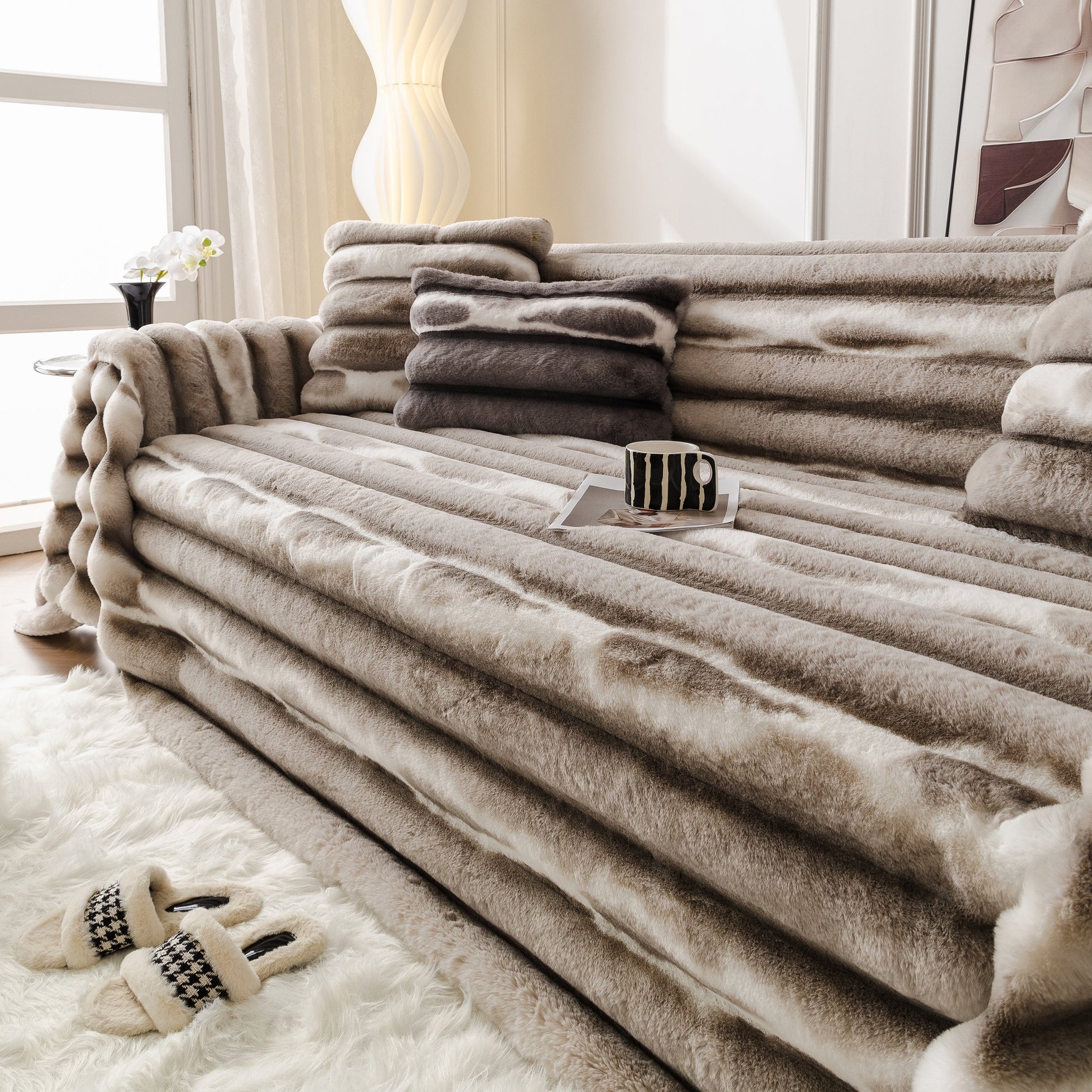 Ultra Soft Faux Fur Couch Cover – Large, Fluffy, and Elegant Sofa Throw Blanket