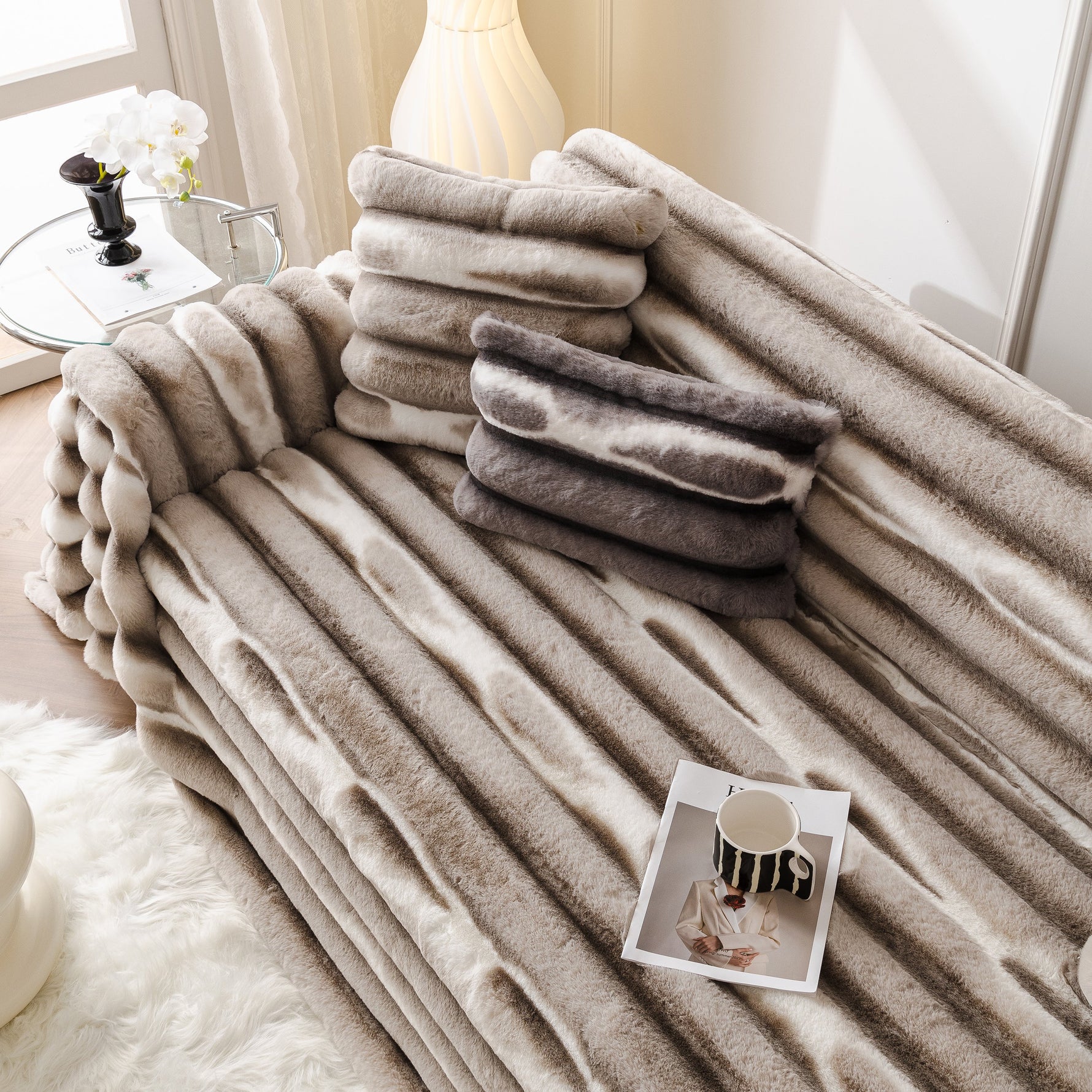 Ultra Soft Faux Fur Couch Cover – Large, Fluffy, and Elegant Sofa Throw Blanket